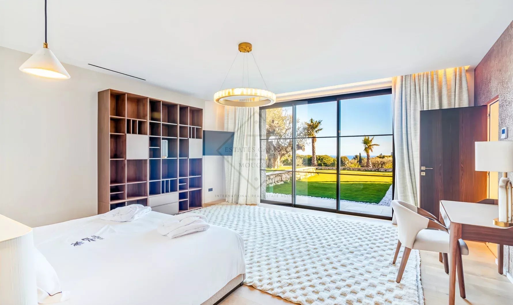 SUPER CANNES — EXCEPTIONAL BRAND-NEW CONTEMPORARY VILLA WITH PANORAMIC SEA VIEWS — photo 14