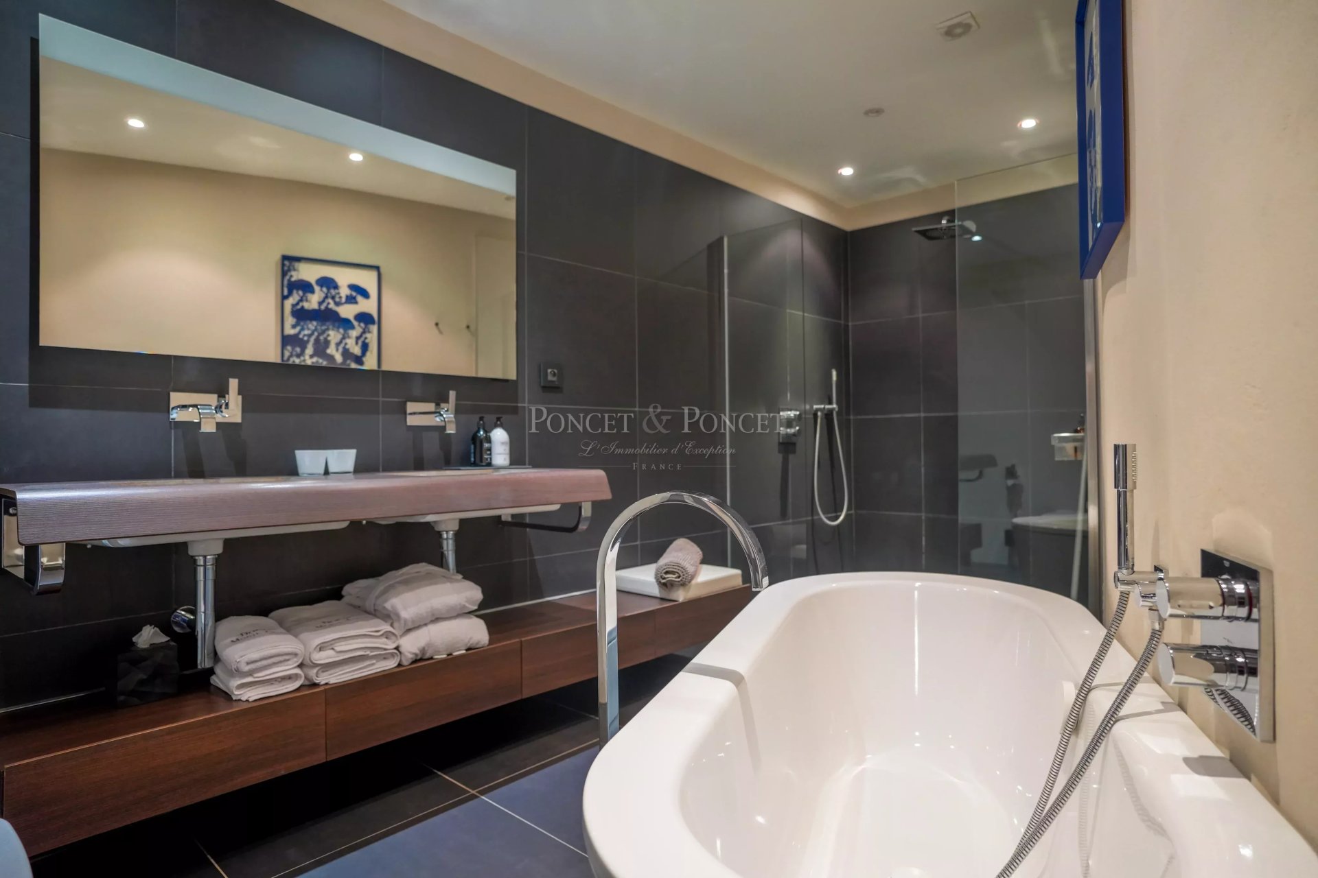 6 Bedroom Villa/Townhouse's Image 14