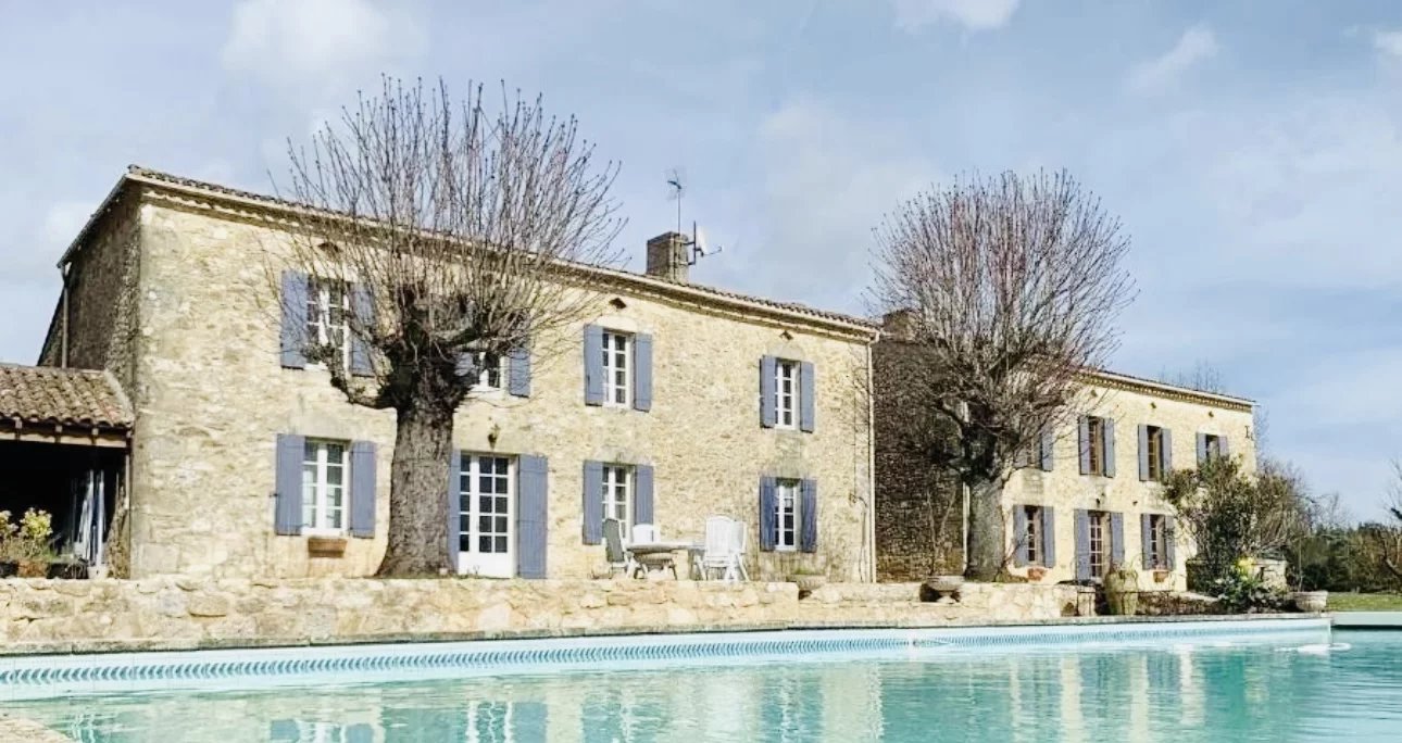 Vignoble avec 2 maisons en pierre. Potentiel de créer un manoir.