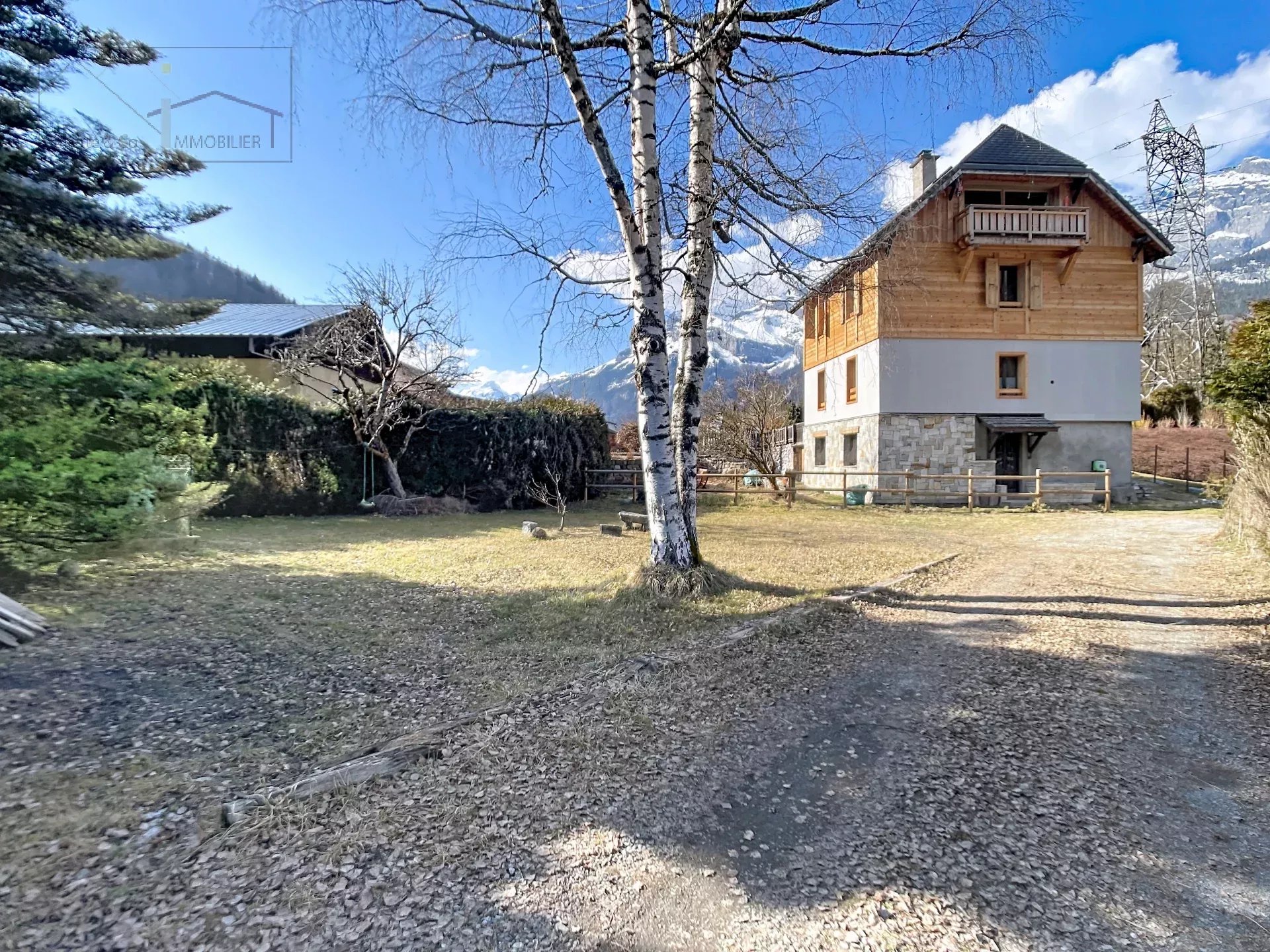 Photo of 543 sqm plot with purged building permit