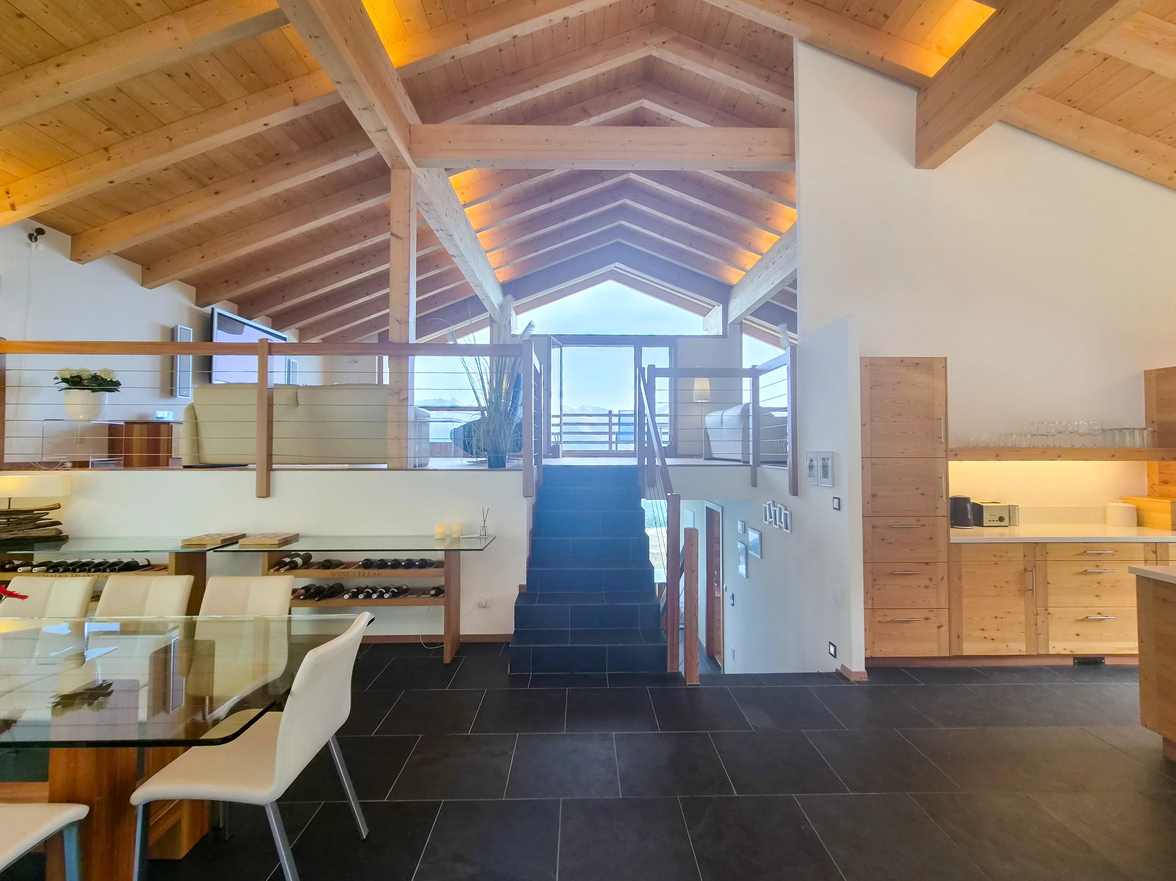 Chalet d'exception au bord du bisse et proche des pistes de skis, à Nendaz !