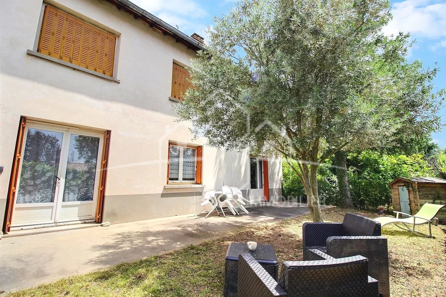 Grande maison de 173 m² à rénover, proche du centre d' ANNEYRON