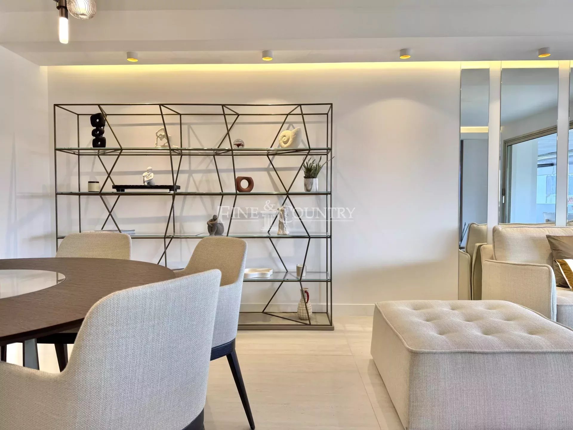 APPARTEMENT 4 PIÈCES CANNES - POINTE CROISETTE