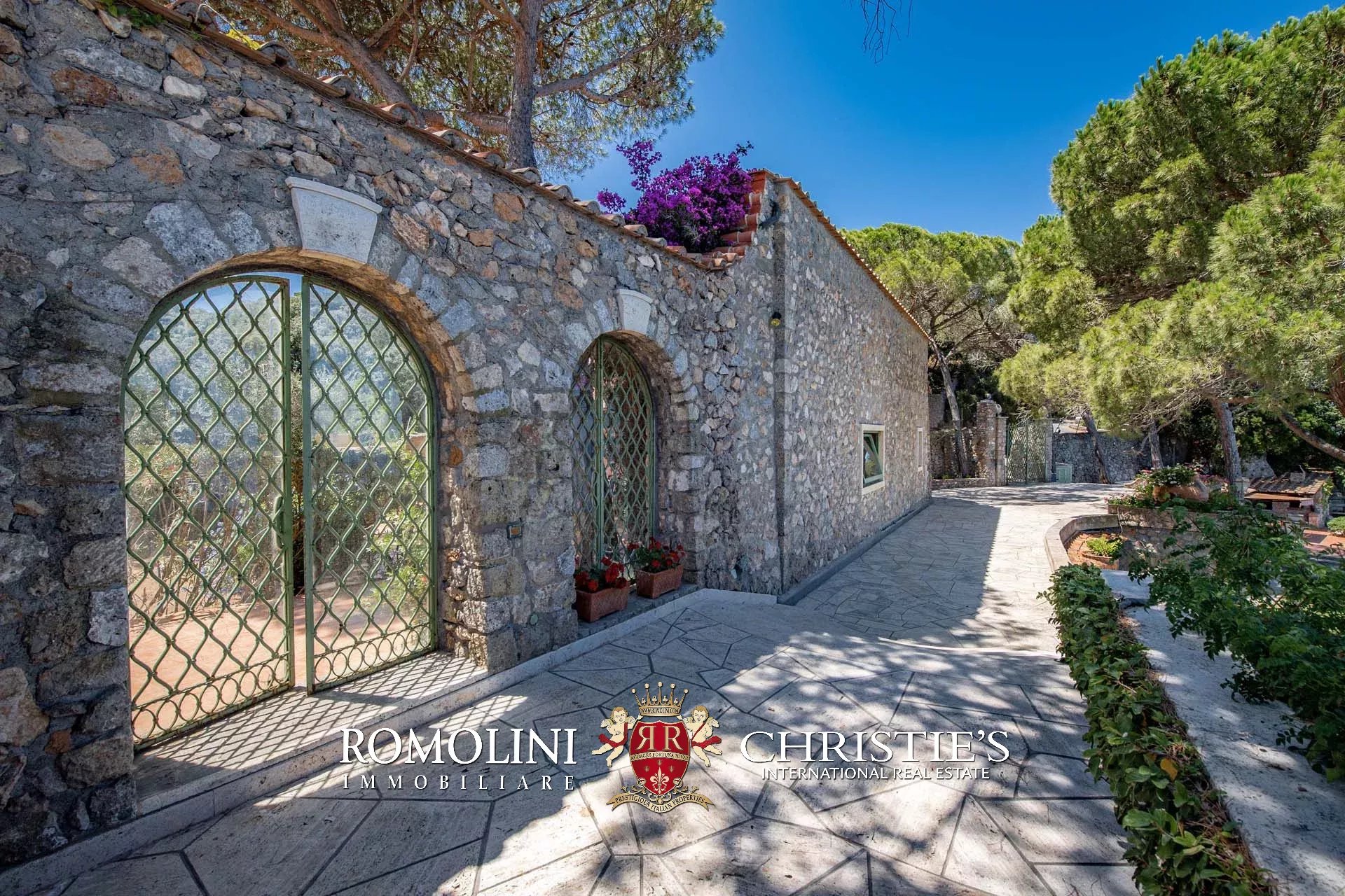 4 Bedroom Villa/Townhouse's Image 6