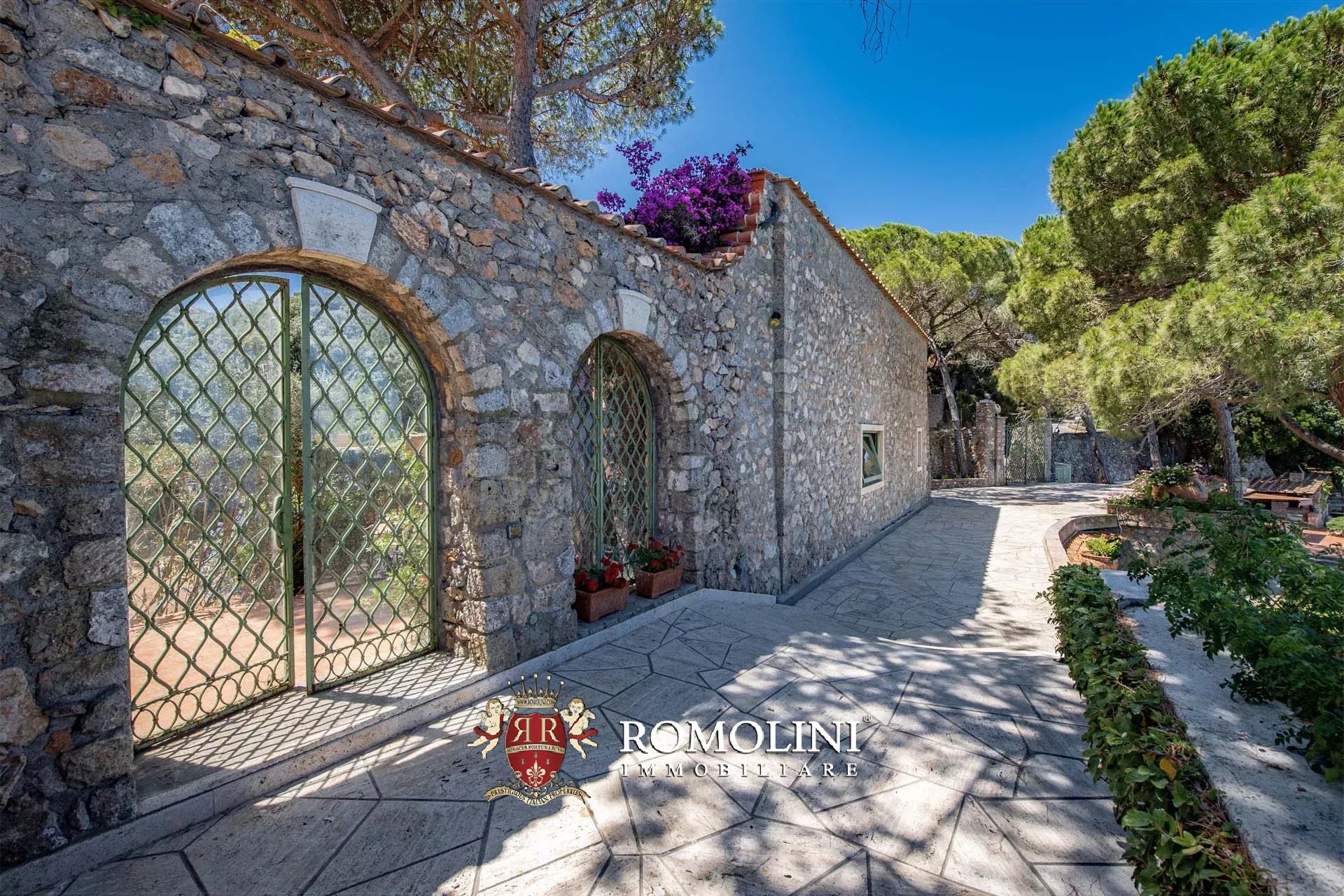 4 Bedroom Villa/Townhouse's Image 6