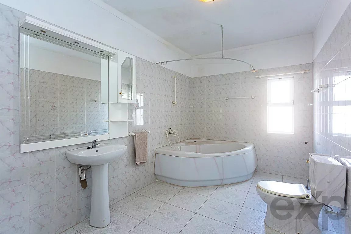 Three-bedroom house with potential for rental income – Gambelas, Montenegro 86834316 image 34