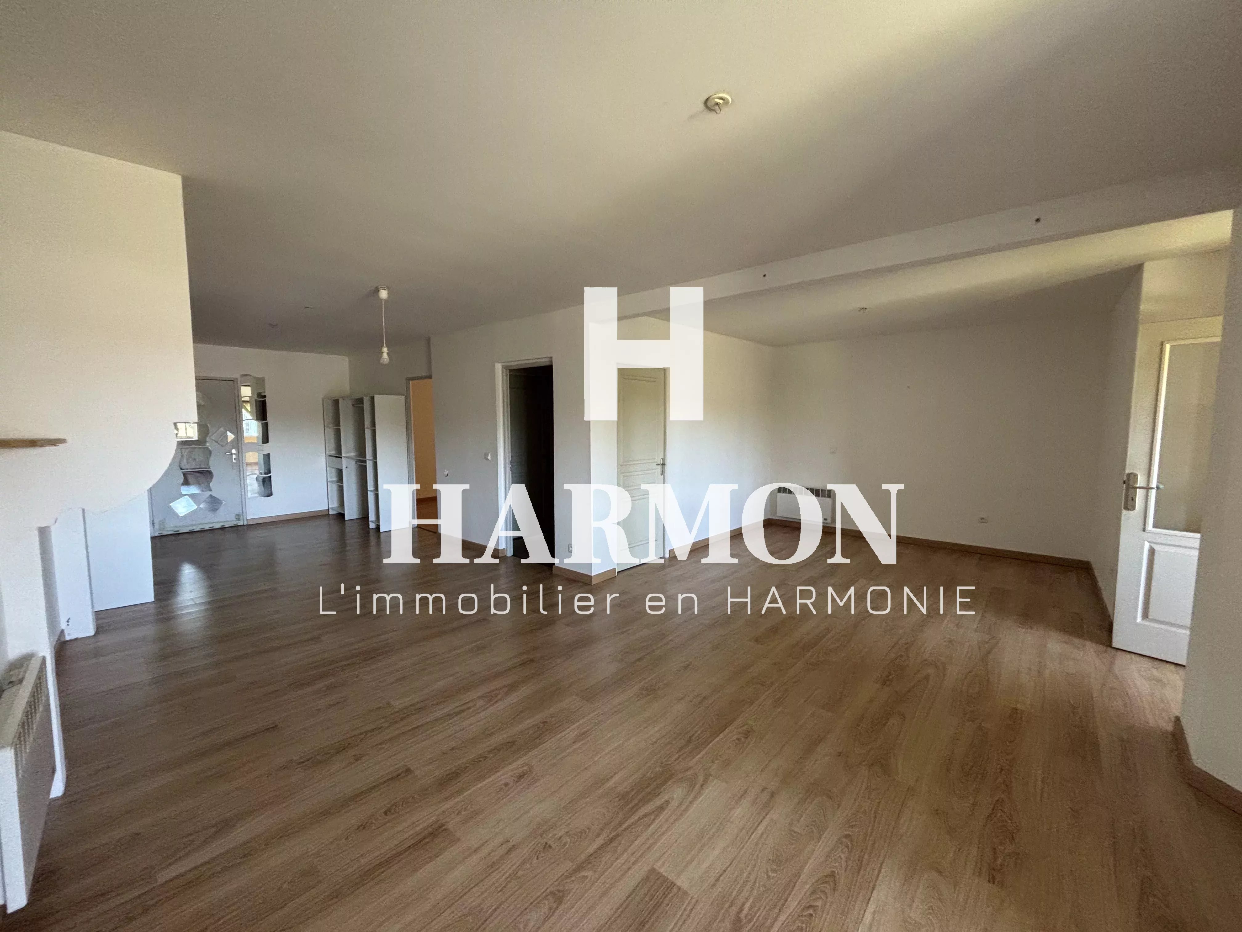 Spacious unfurnished T3 OLORON