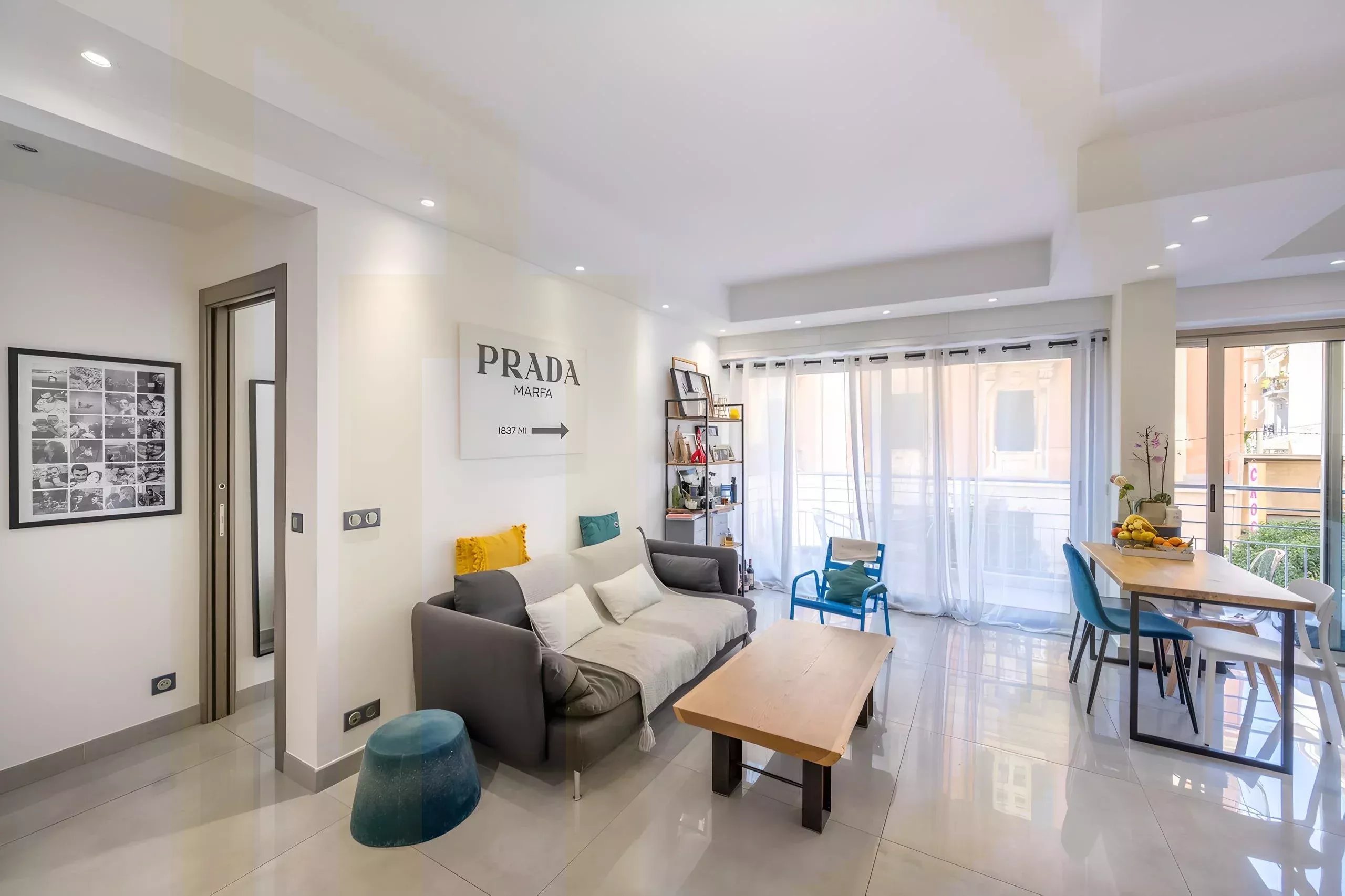 Renovated and bright 2-bedroom apartment located on Port Hercule