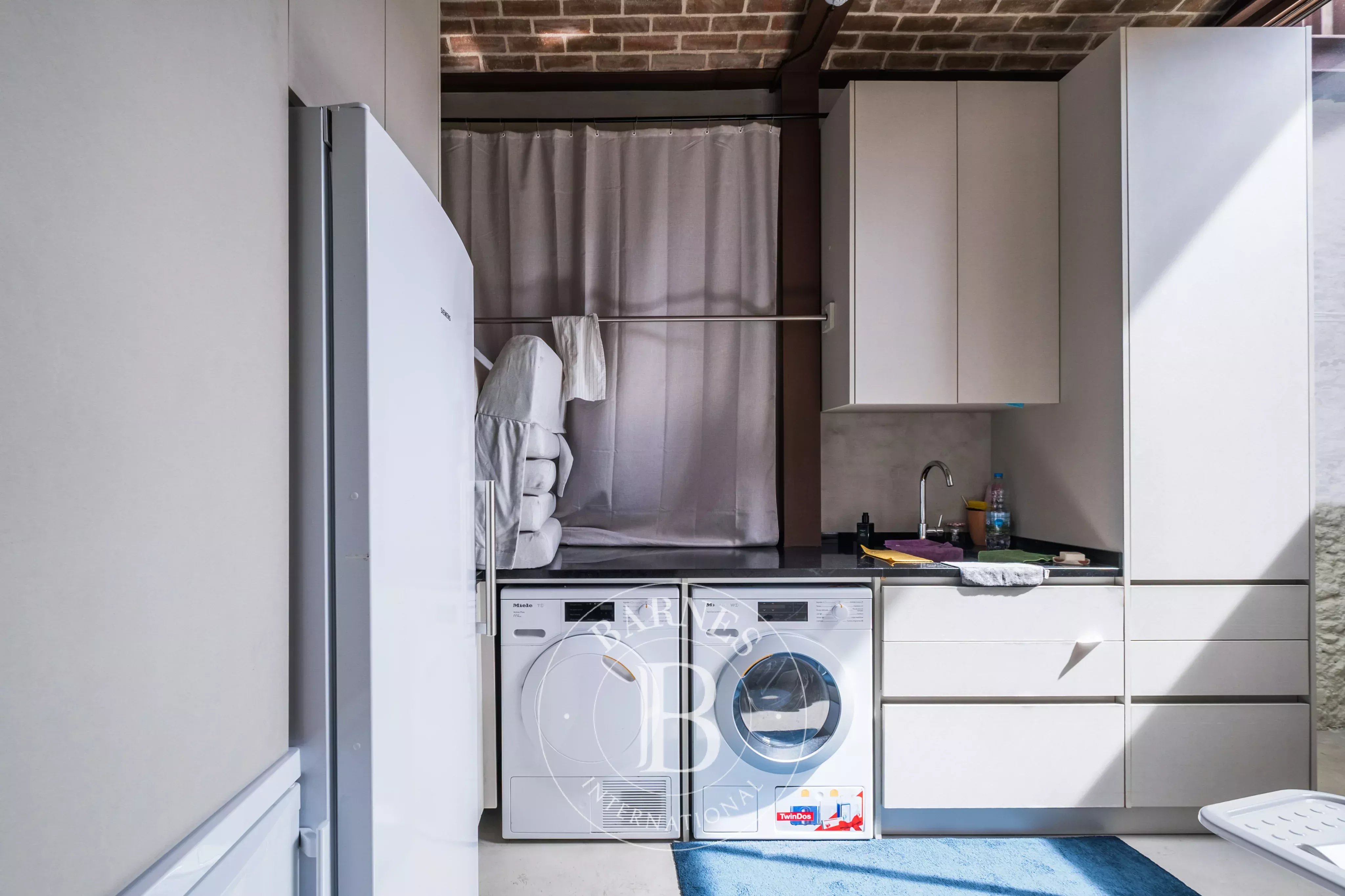 Maison contemporaine avec vue sur le fleuve