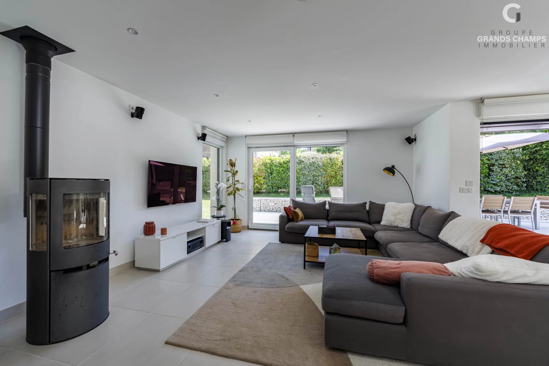 VILLA RECENTE AVEC PISCINE RARE A LA VENTE