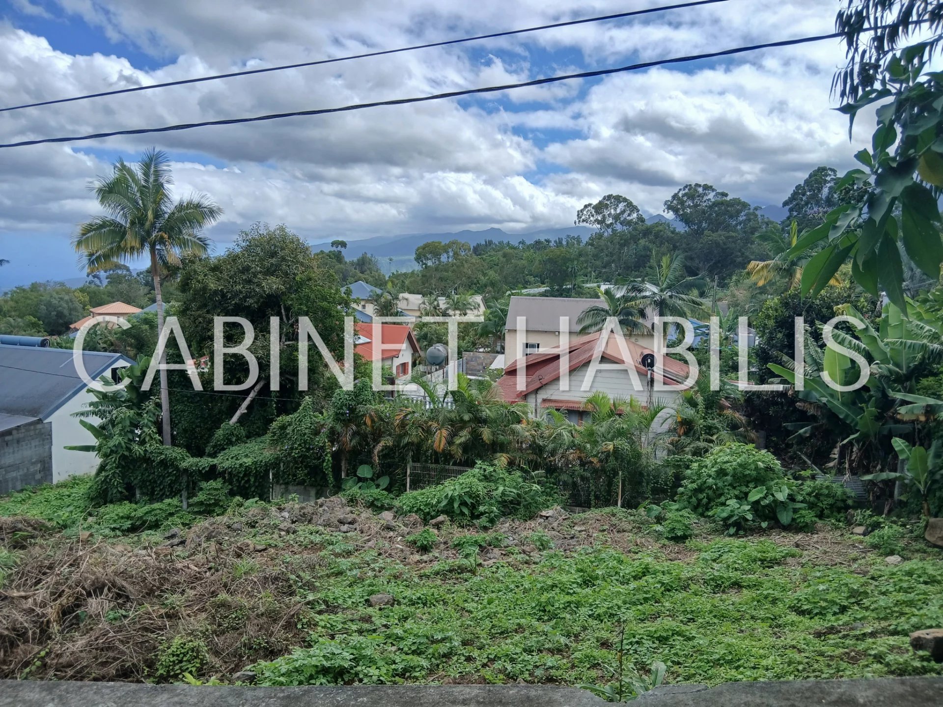 A VENDRE - TERRAIN DE 778 M2 ENVIRON - LE TAMPON - 185 500 EUR