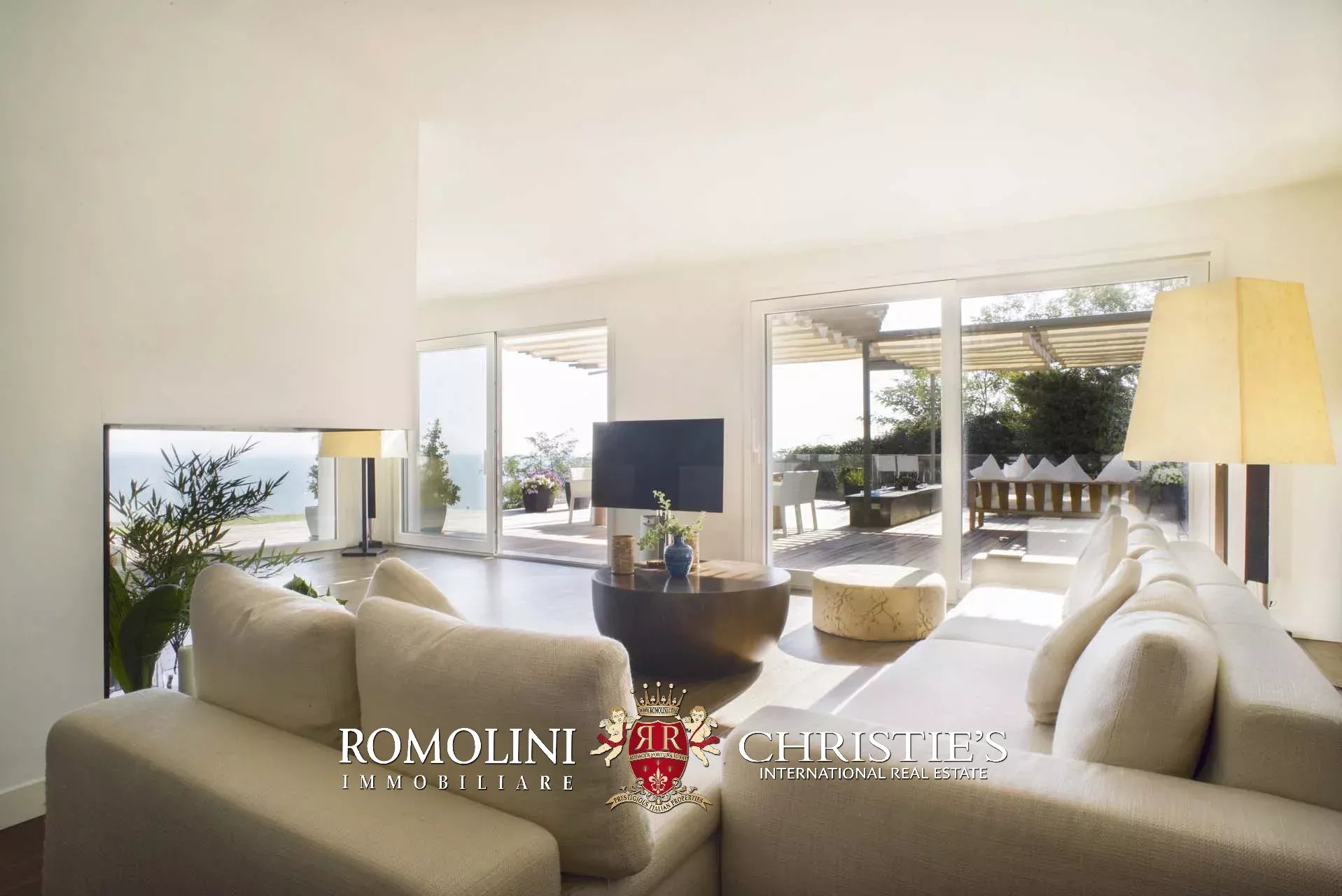 6 Bedroom Villa/Townhouse's Image 37