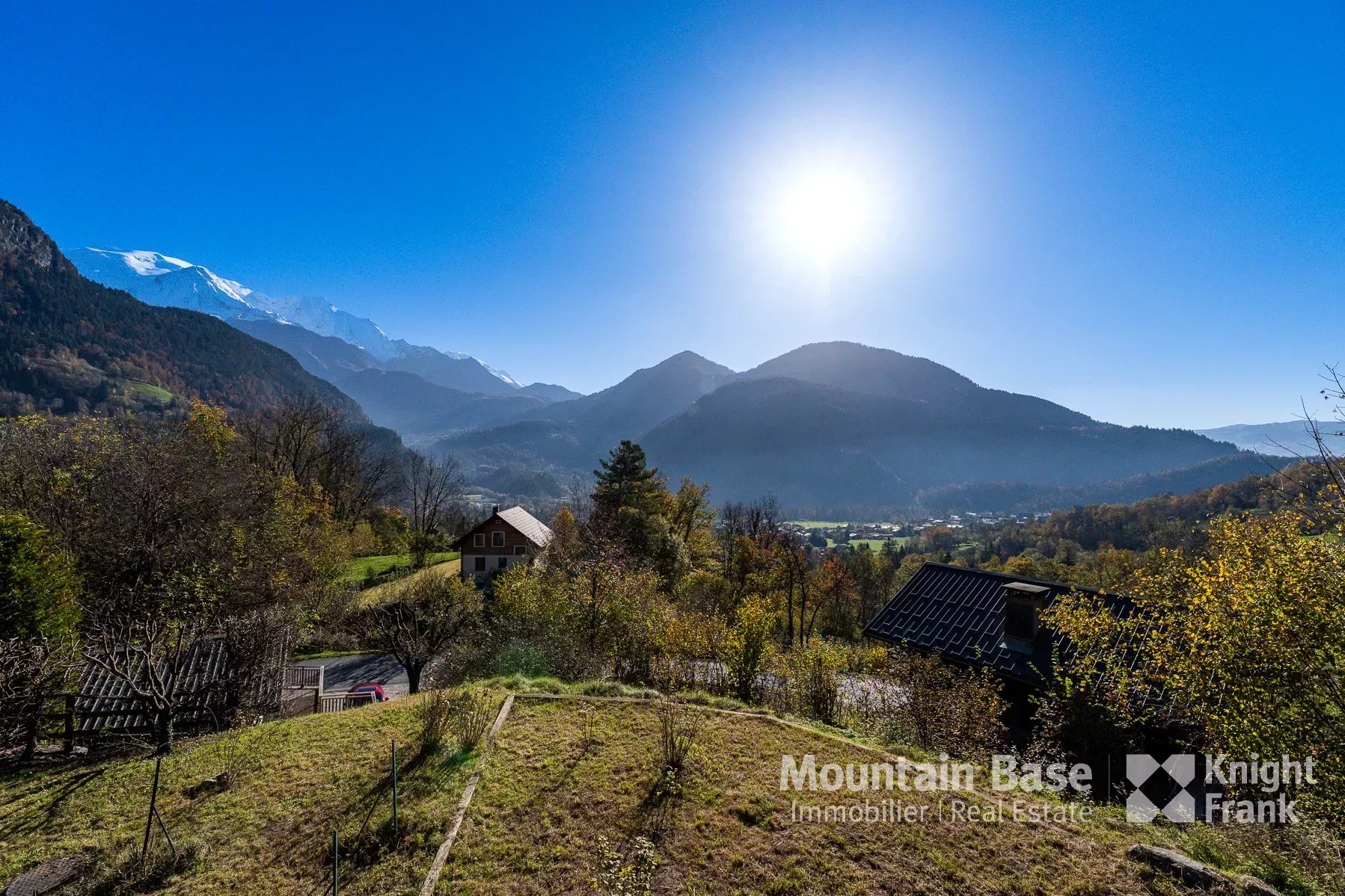 A fantastic plot of land of 652m², situated in a sunny, elevated position with wonderful views Accommodation in Chamonix