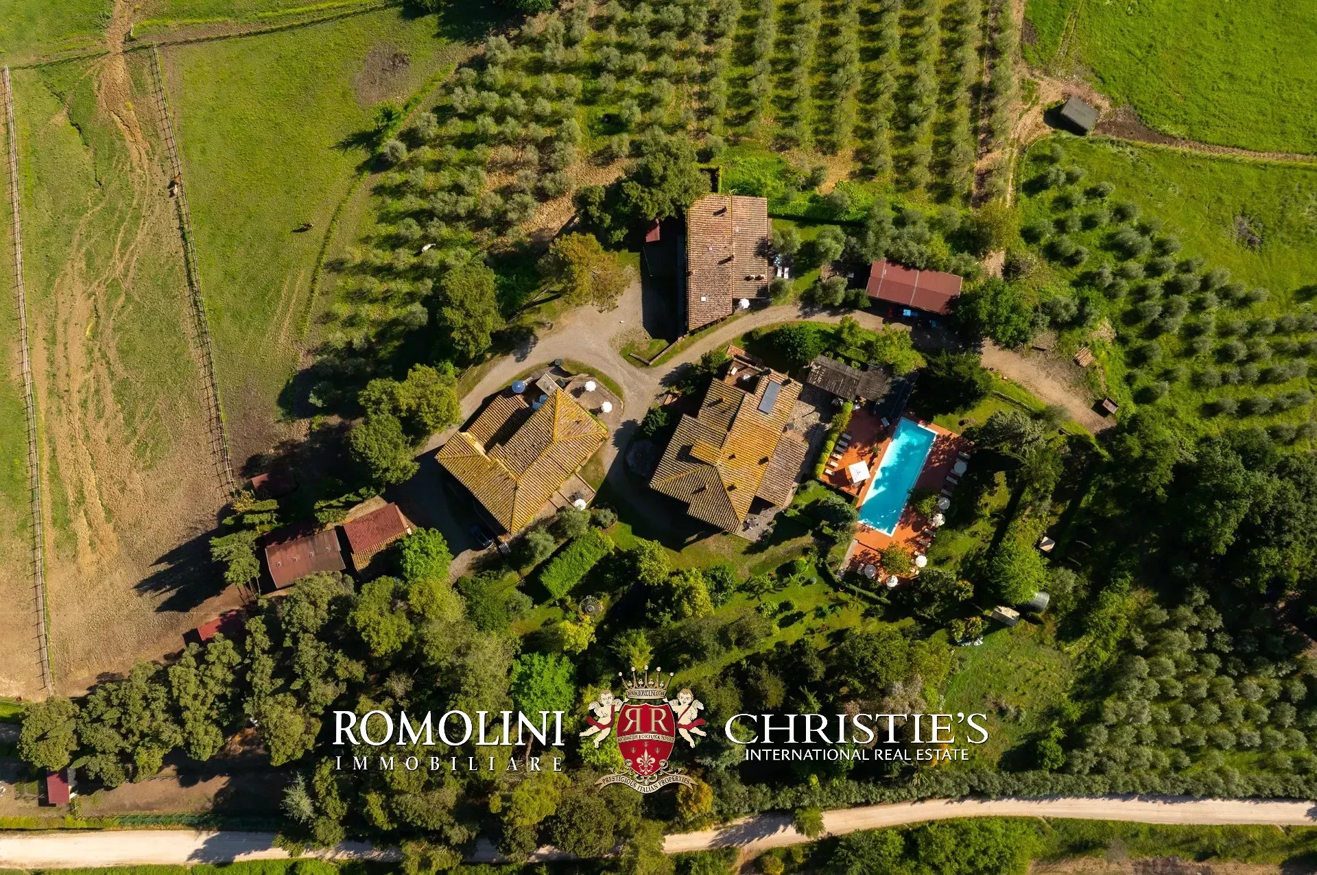 18 Bedroom Vineyard's Image 15