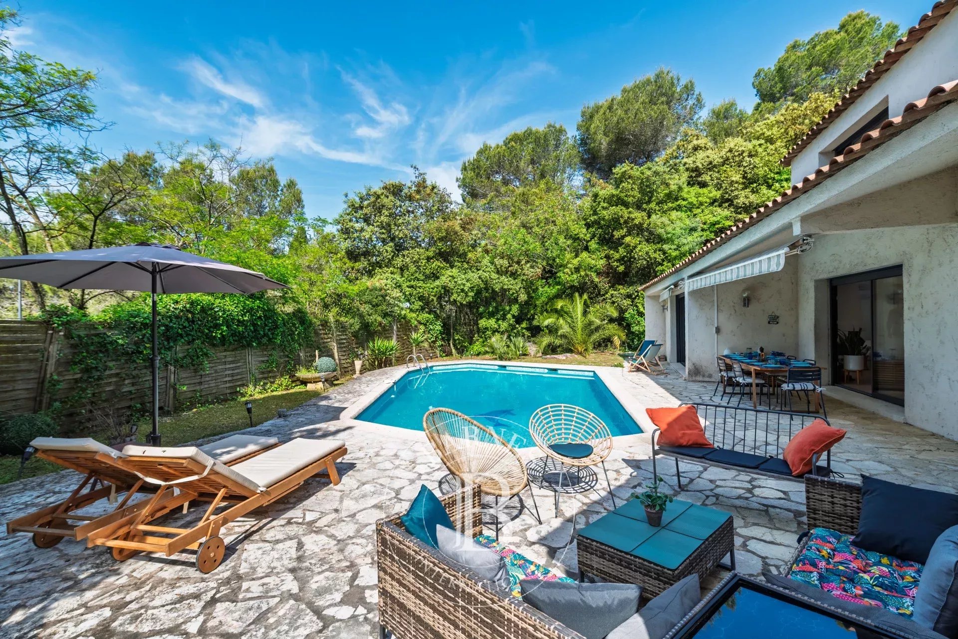 Roquefort-les-Pins - Family villa walking distance to schools and shops