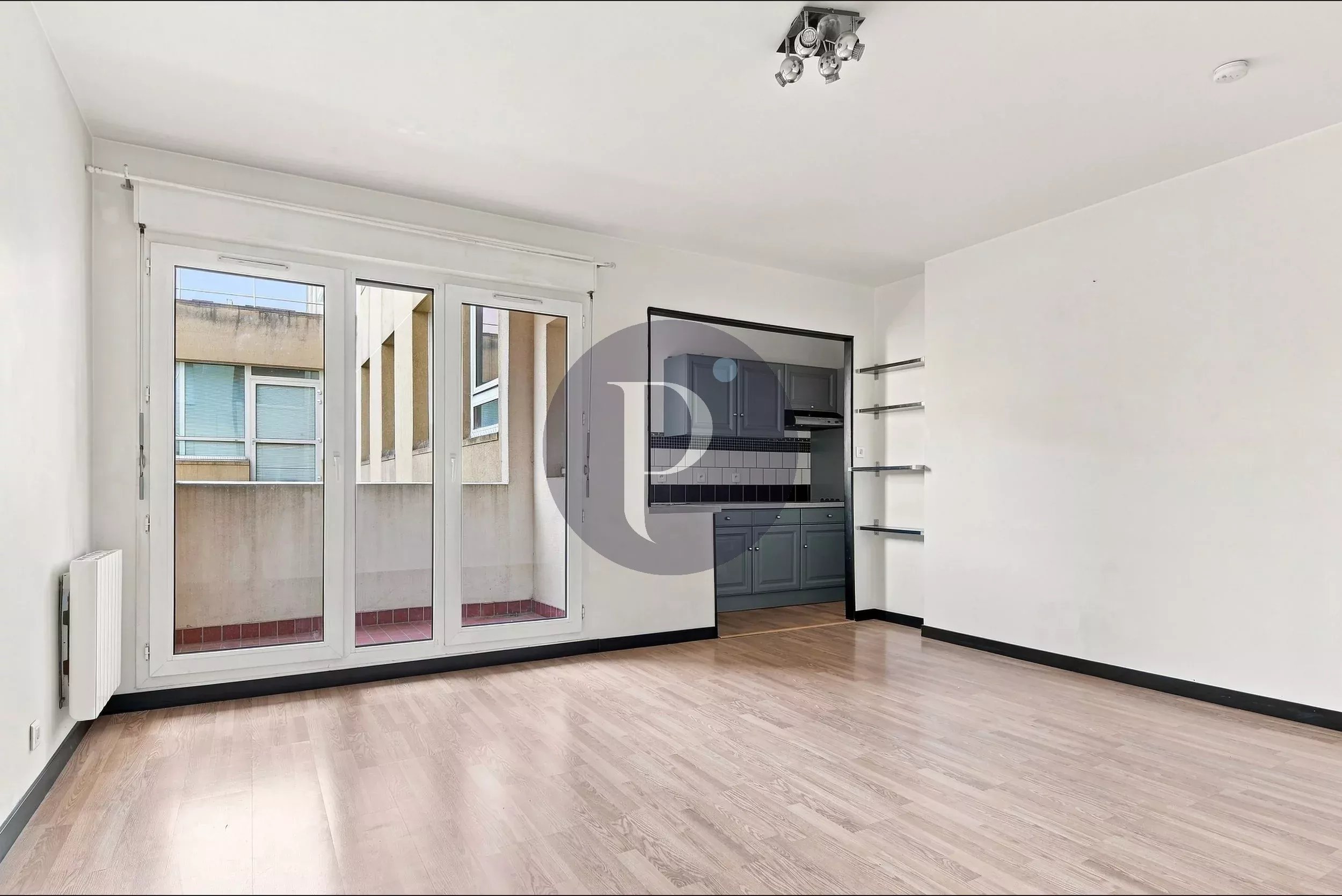 Studio 32m² avec loggia et cave en centre ville.