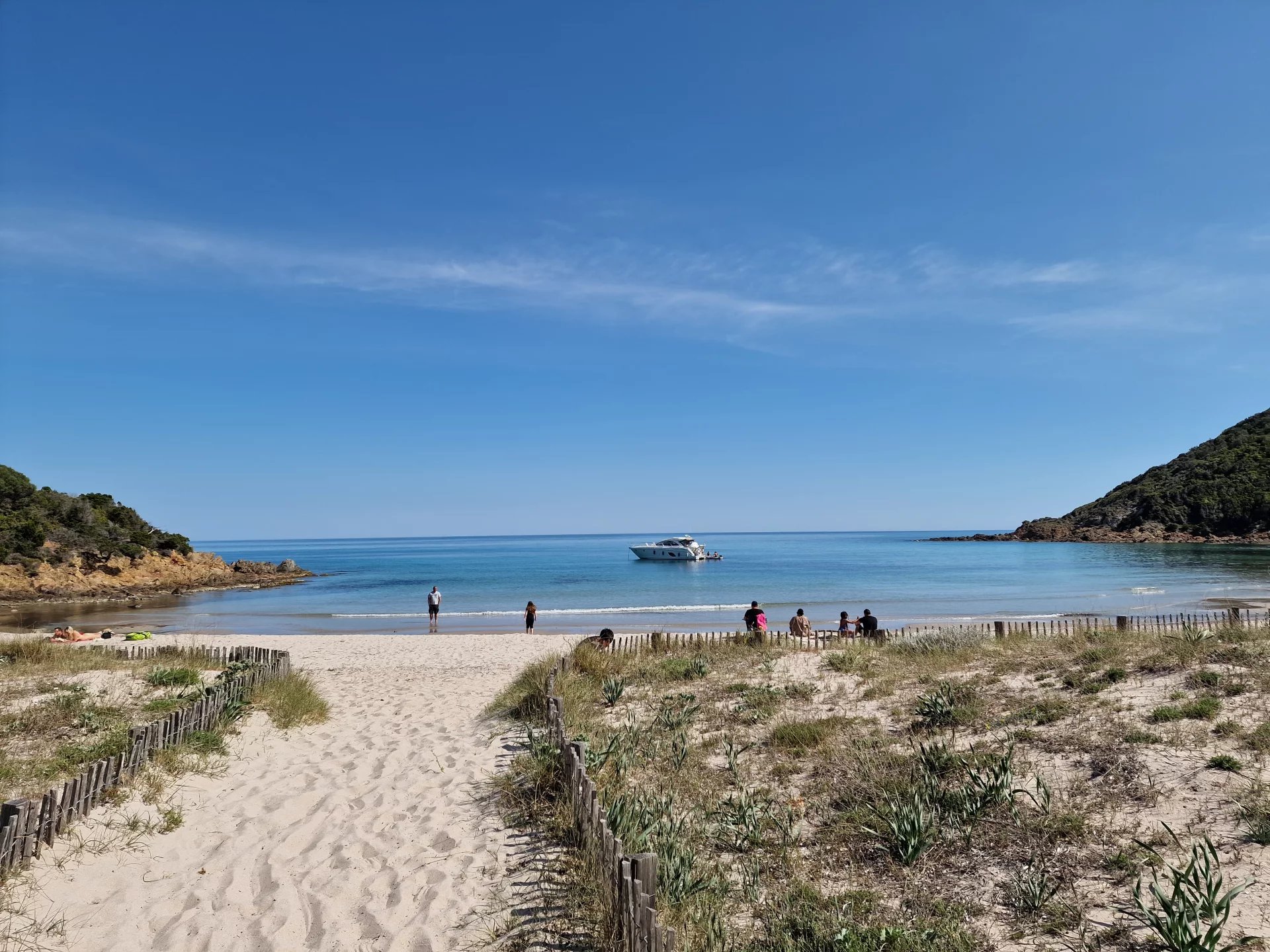 Exceptionnelle villa d'architecte à seulement 400 mètres de l'une des plus belles plages de la côte Fautea.