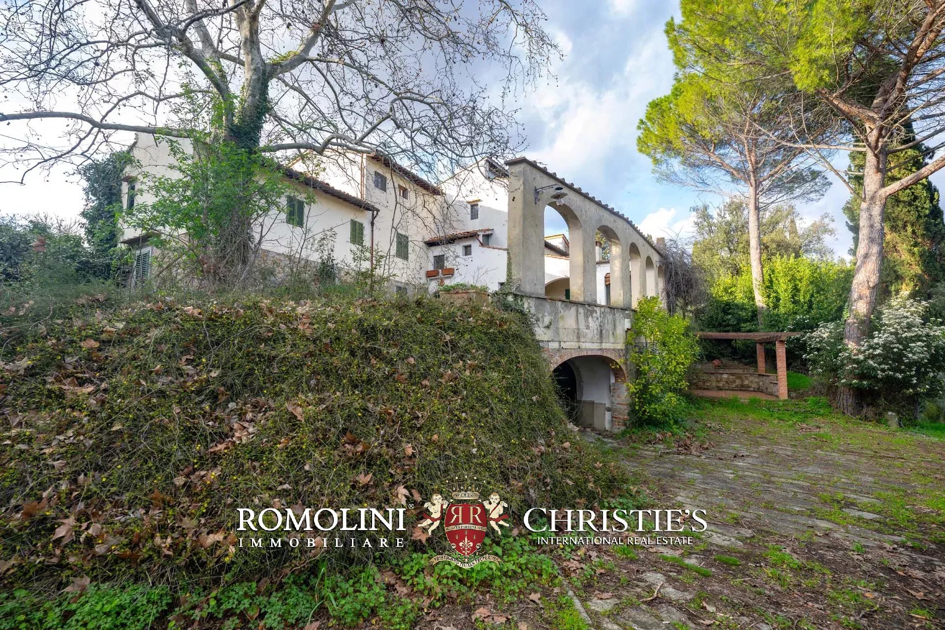 8 Bedroom Villa/Townhouse's Image 29