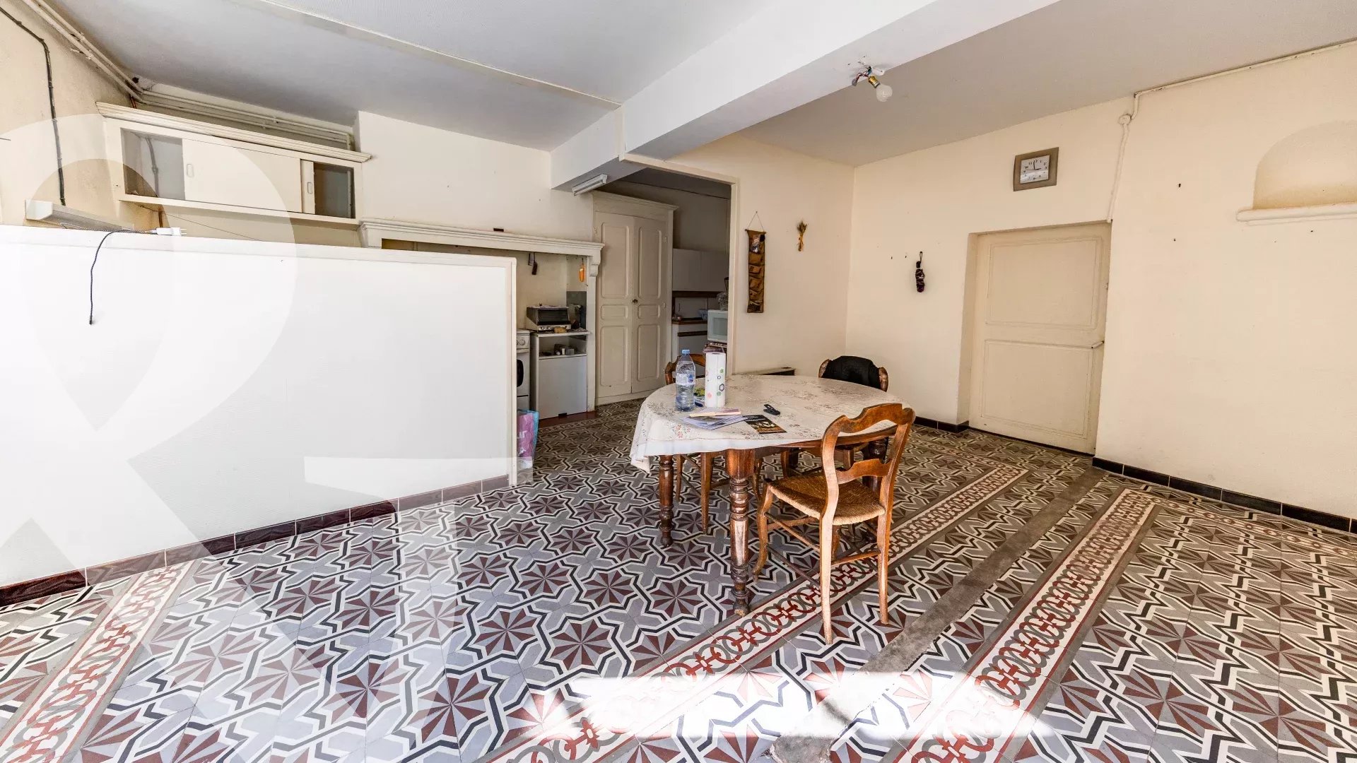 MAISON DE VILLAGE A RENOVER