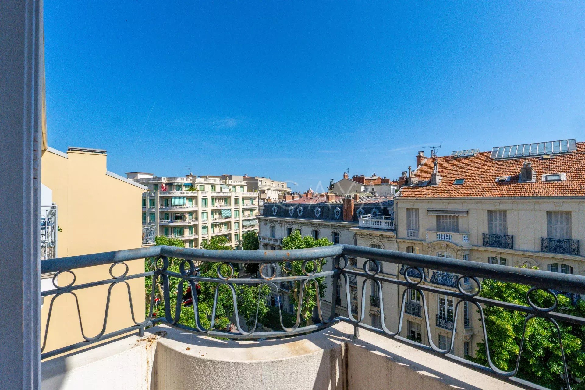 FLEURS- Vente 4 pièces- balcons- Vue dégagée