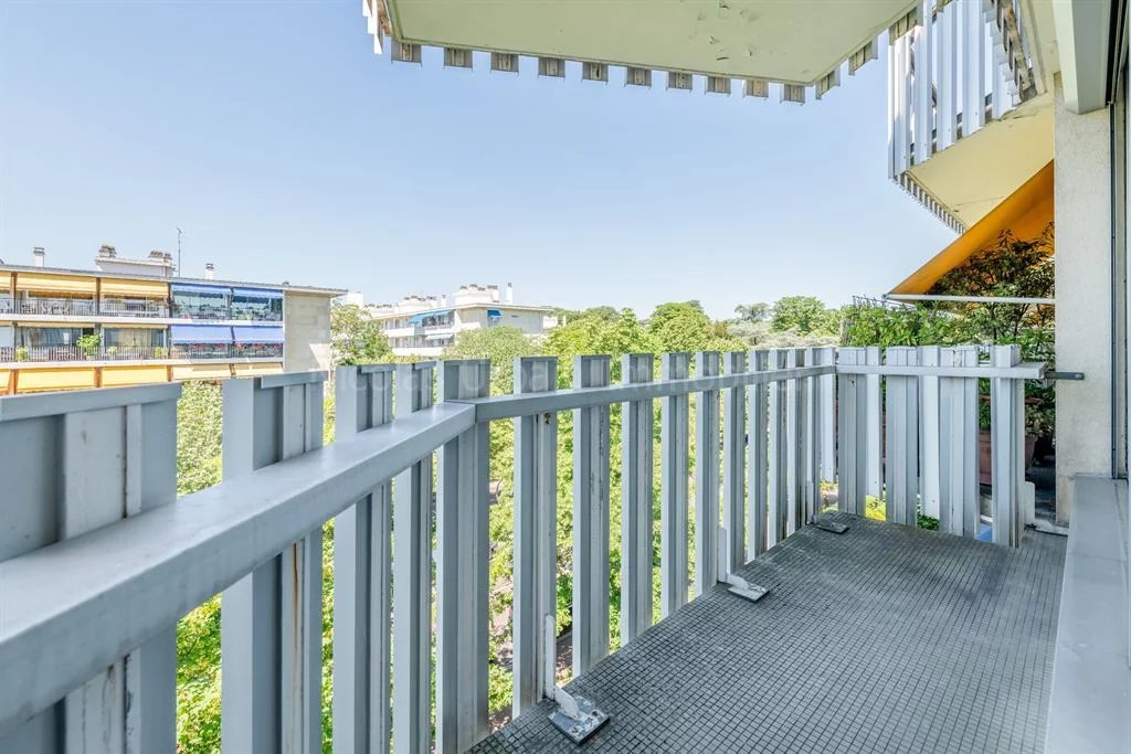 Studio avec balcon et parking