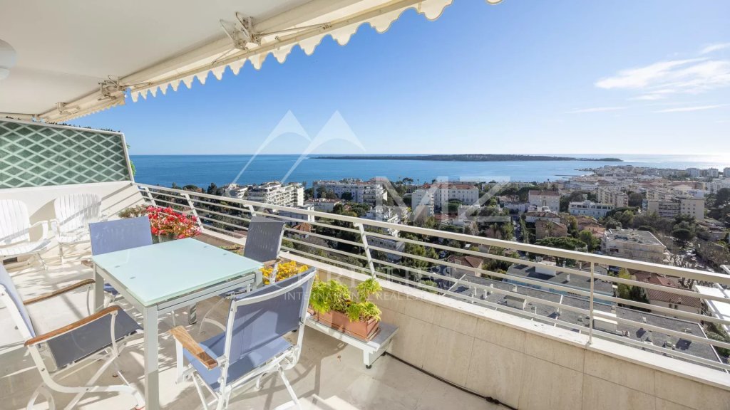 Apartment for sale in Cannes — Exceptional sea view!