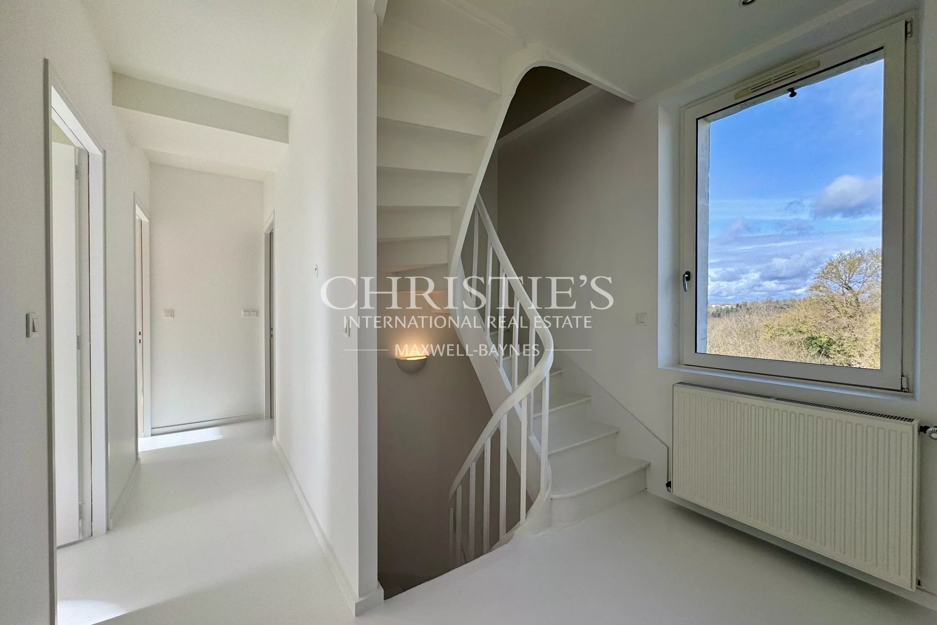 6 Bedroom Villa/Townhouse's Image 13