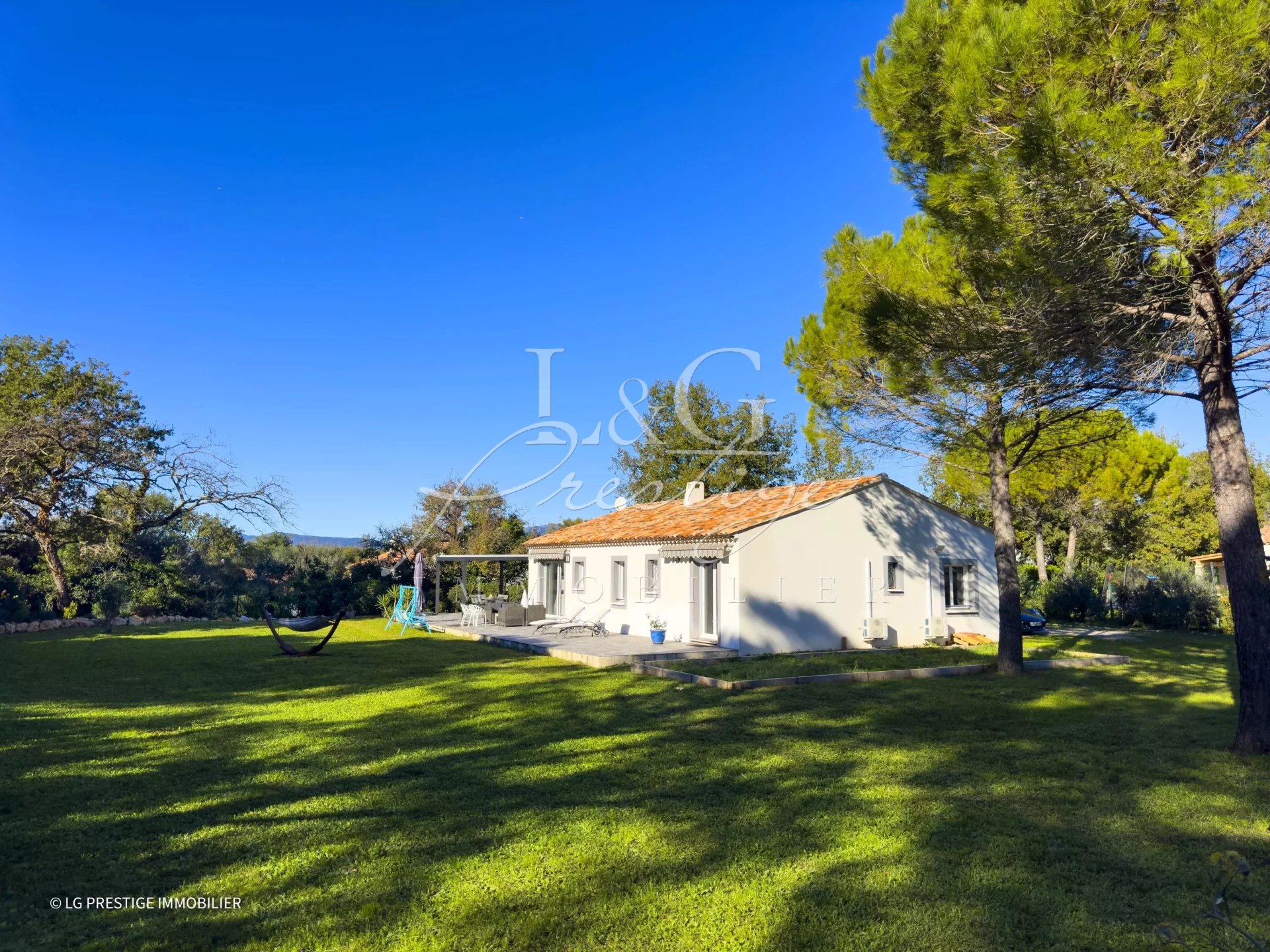 83600 BAGNOLS-EN-FORÊT VILLA