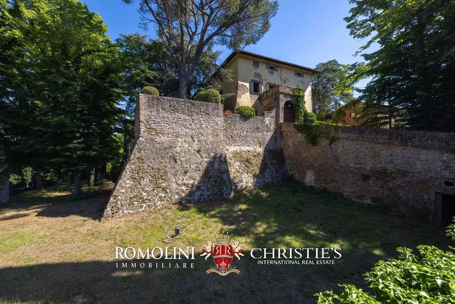 33 Bedroom Vineyard's Image 12