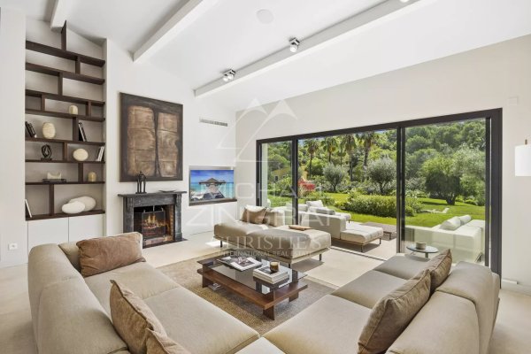 Mougins - Contemporary provençal villa in a secure estate — photo 4