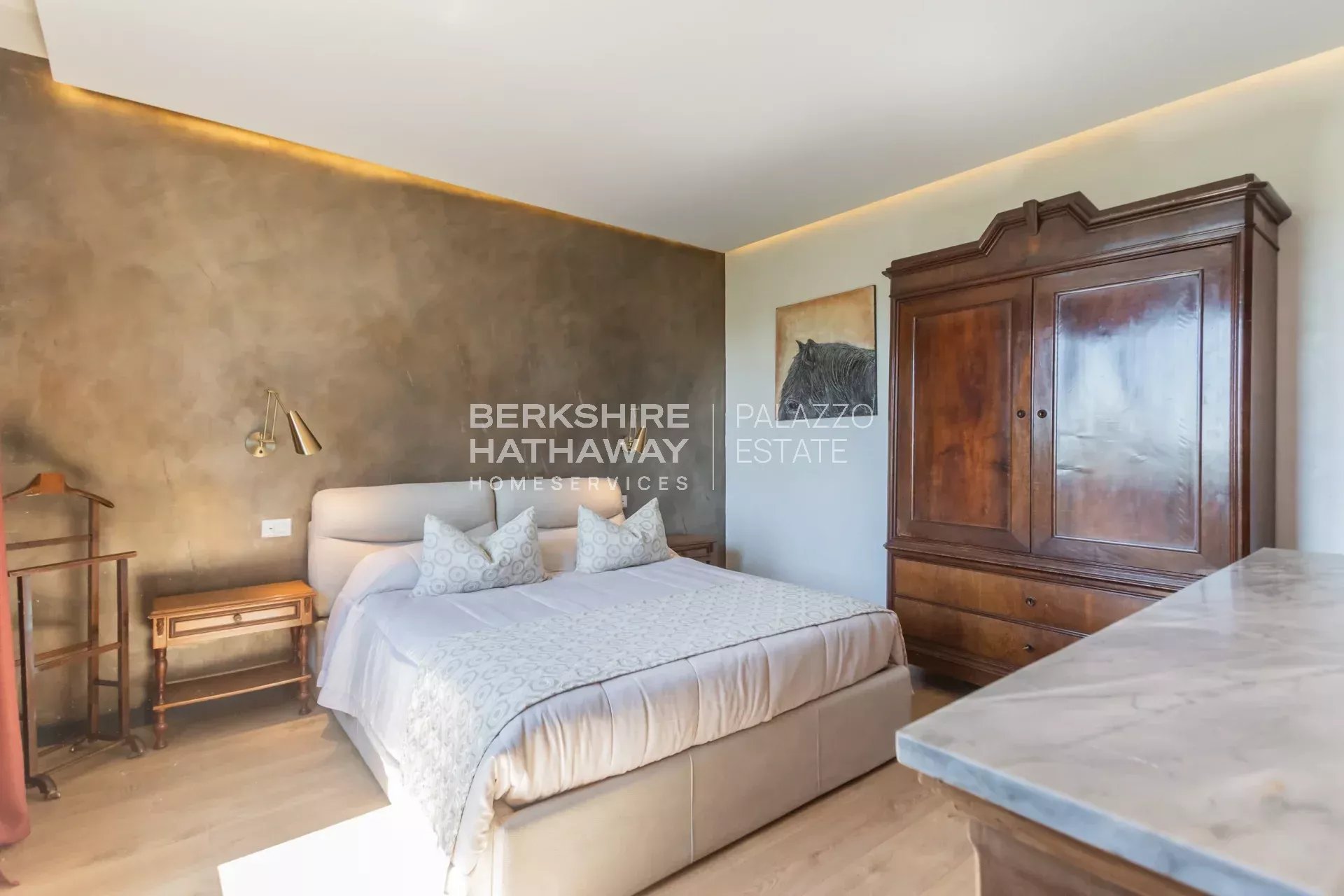 Villa bifamiliare con giardino a Biandronno, a pochi passi dal Lago di Varese