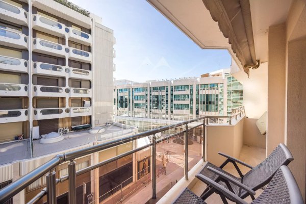 CANNES - CENTER - APARTMENT WITH PARTIAL SEA VIEW — photo 3