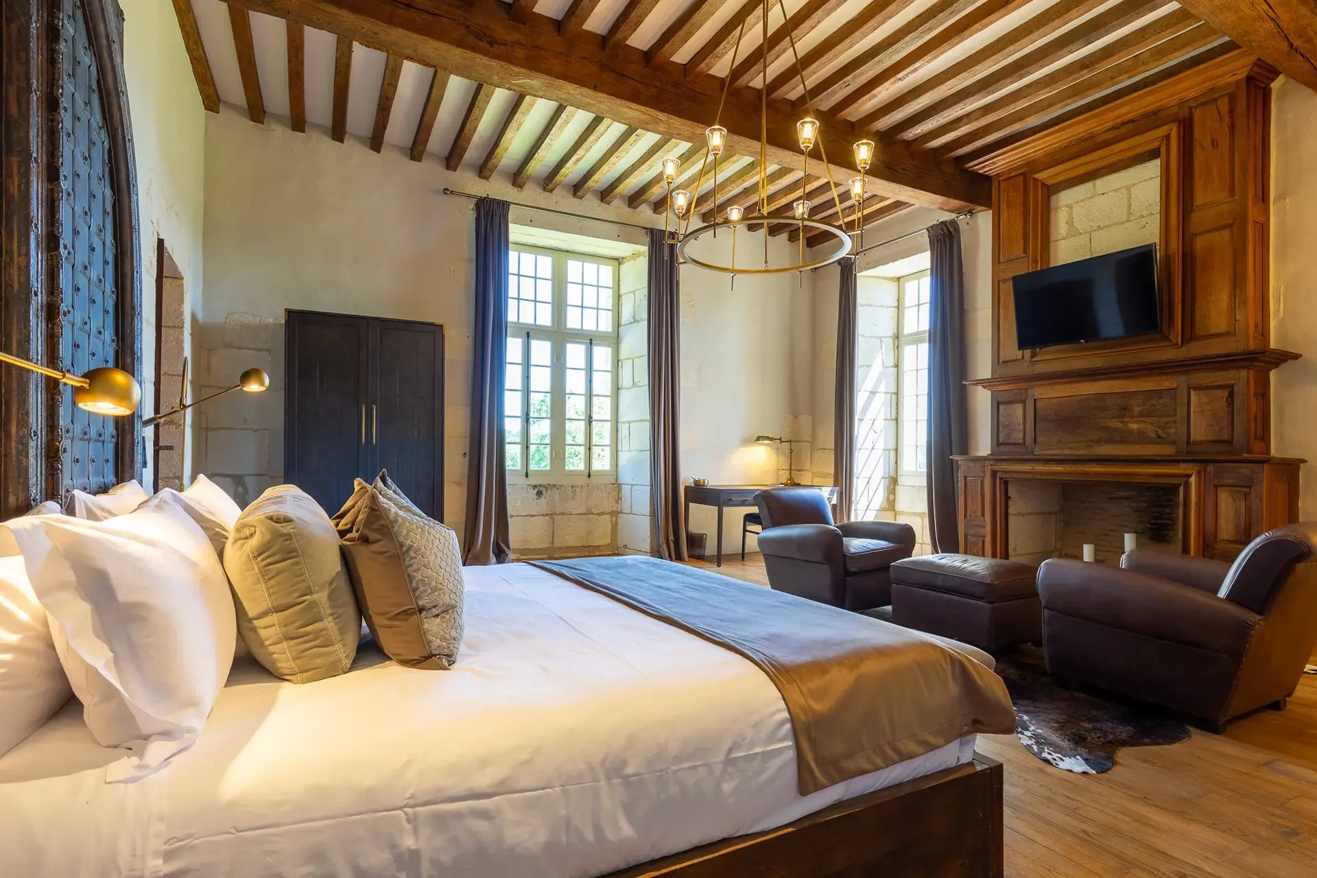 SCHLOSS MIT POOL UND TENNISPLATZ IN BORDEAUX ZU VERKAUFEN