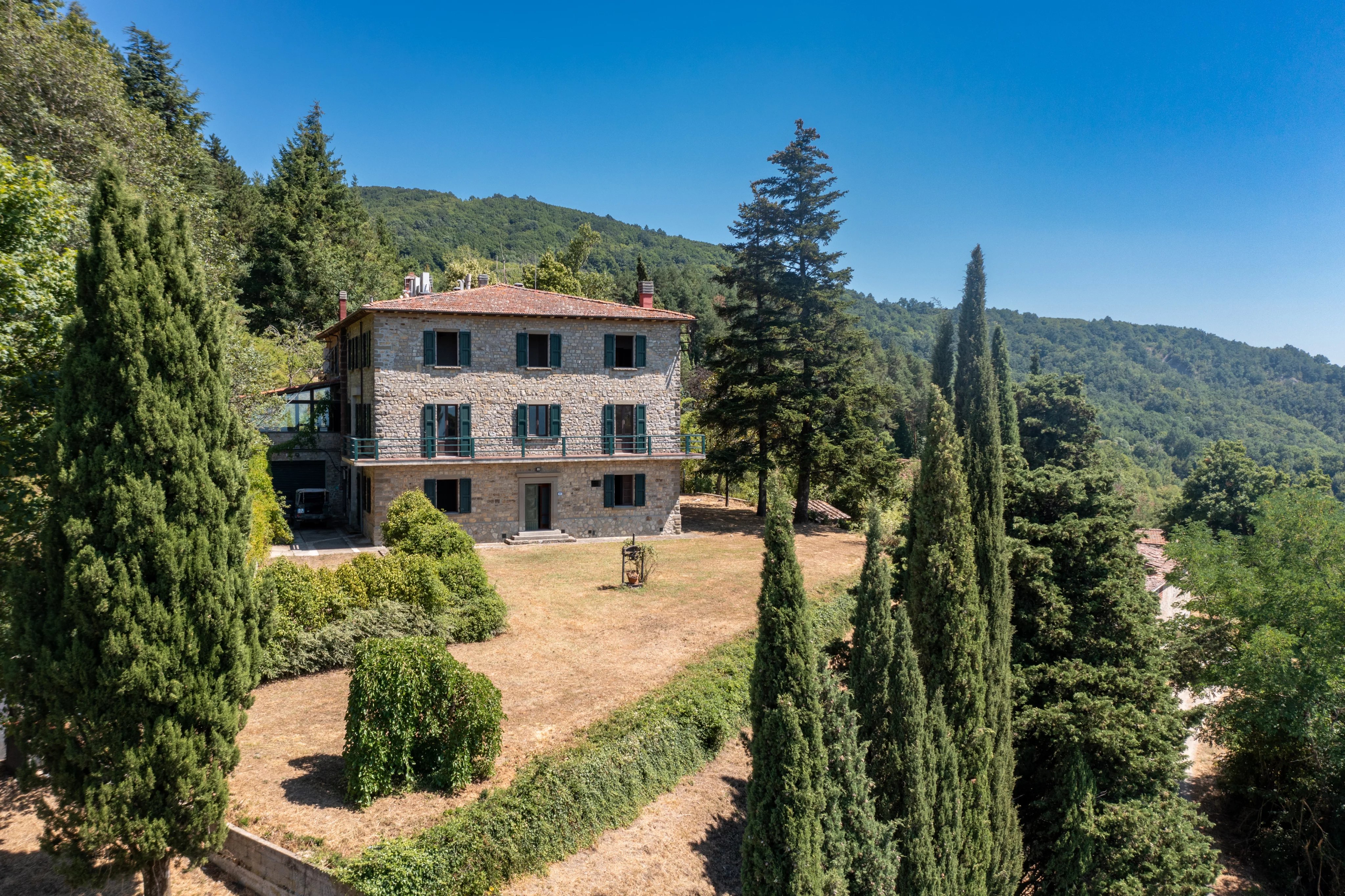 Prestigious estate with villas and private reserve in the heart of Mugello