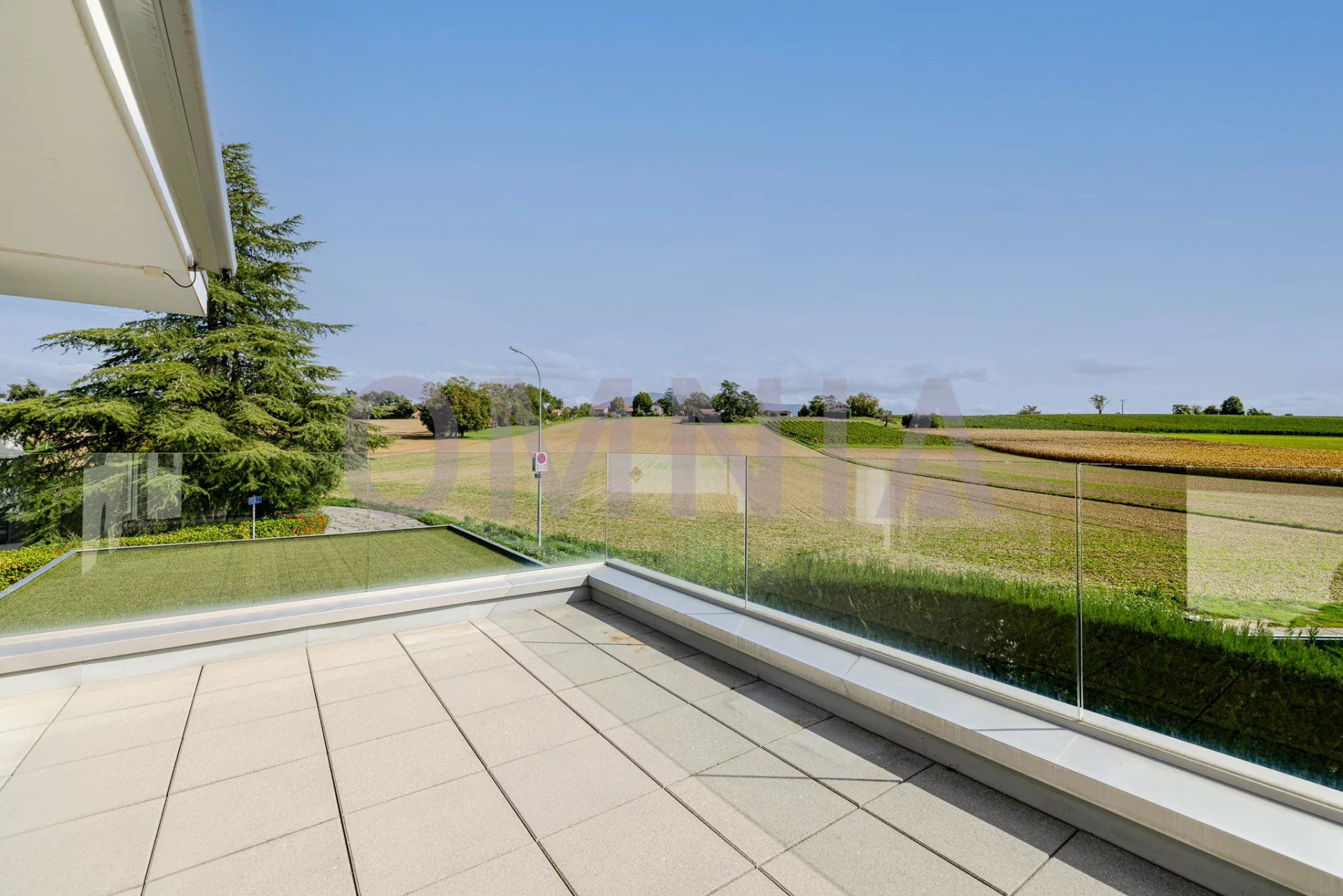 Villa moderne de 270 m2 à quelques pas du Lac !