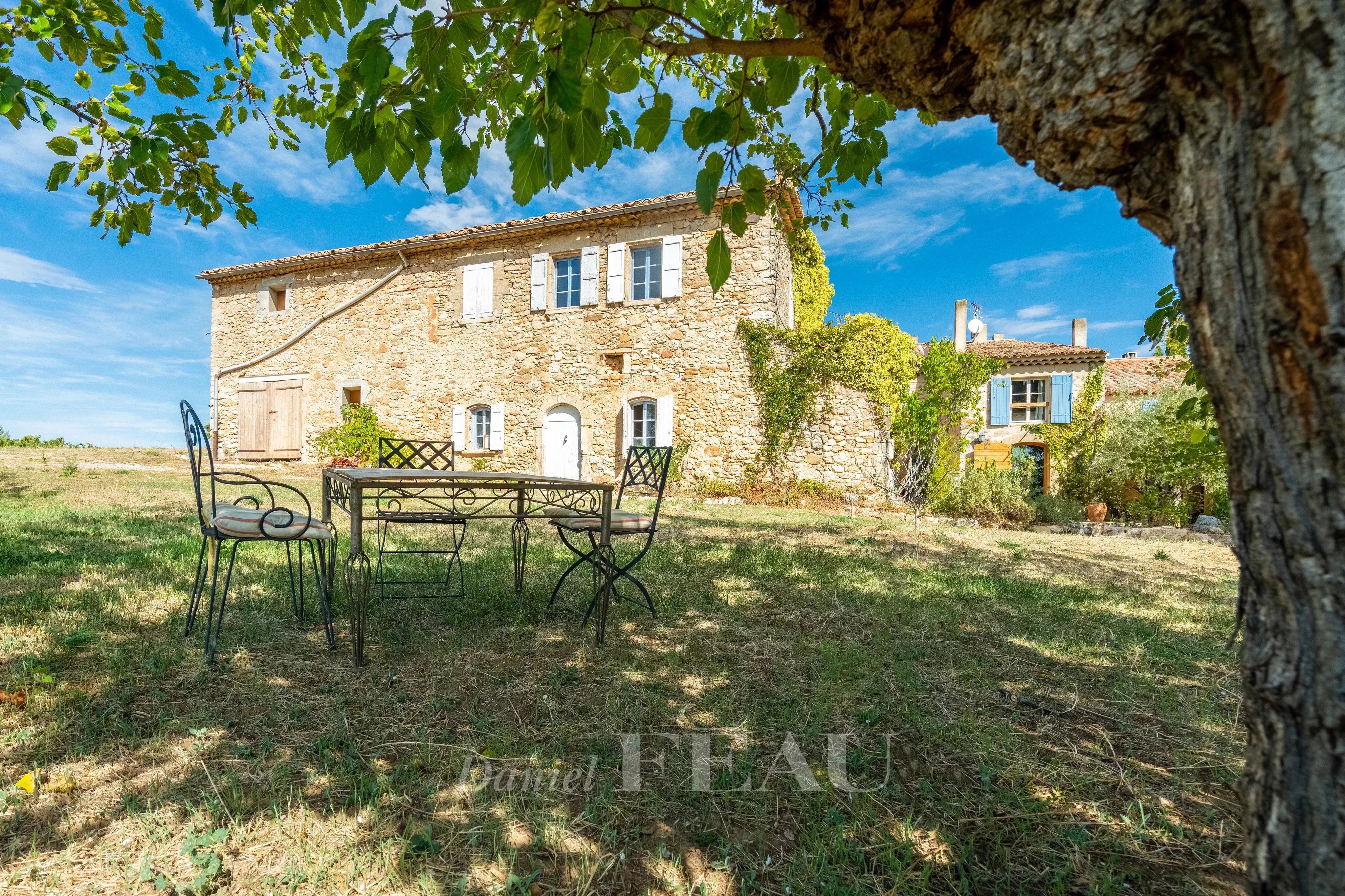 Grambois – A peaceful property in extensive grounds