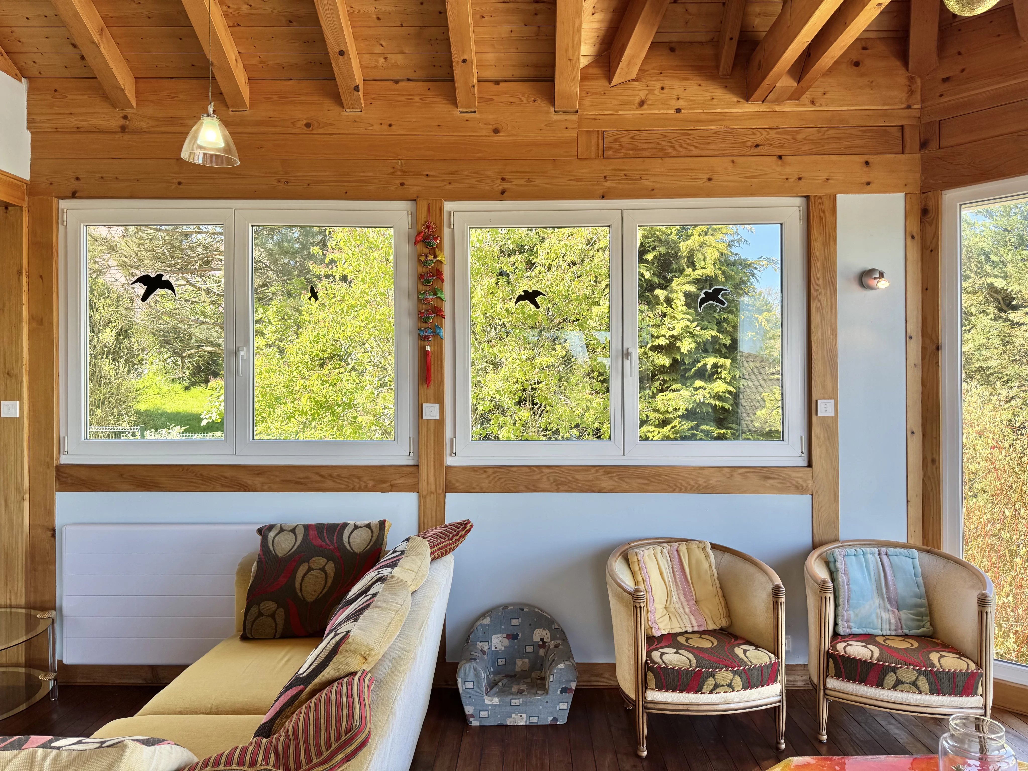 MONTREUX-JEUNE - Maison plain pied avec étang et piscine — photo 17
