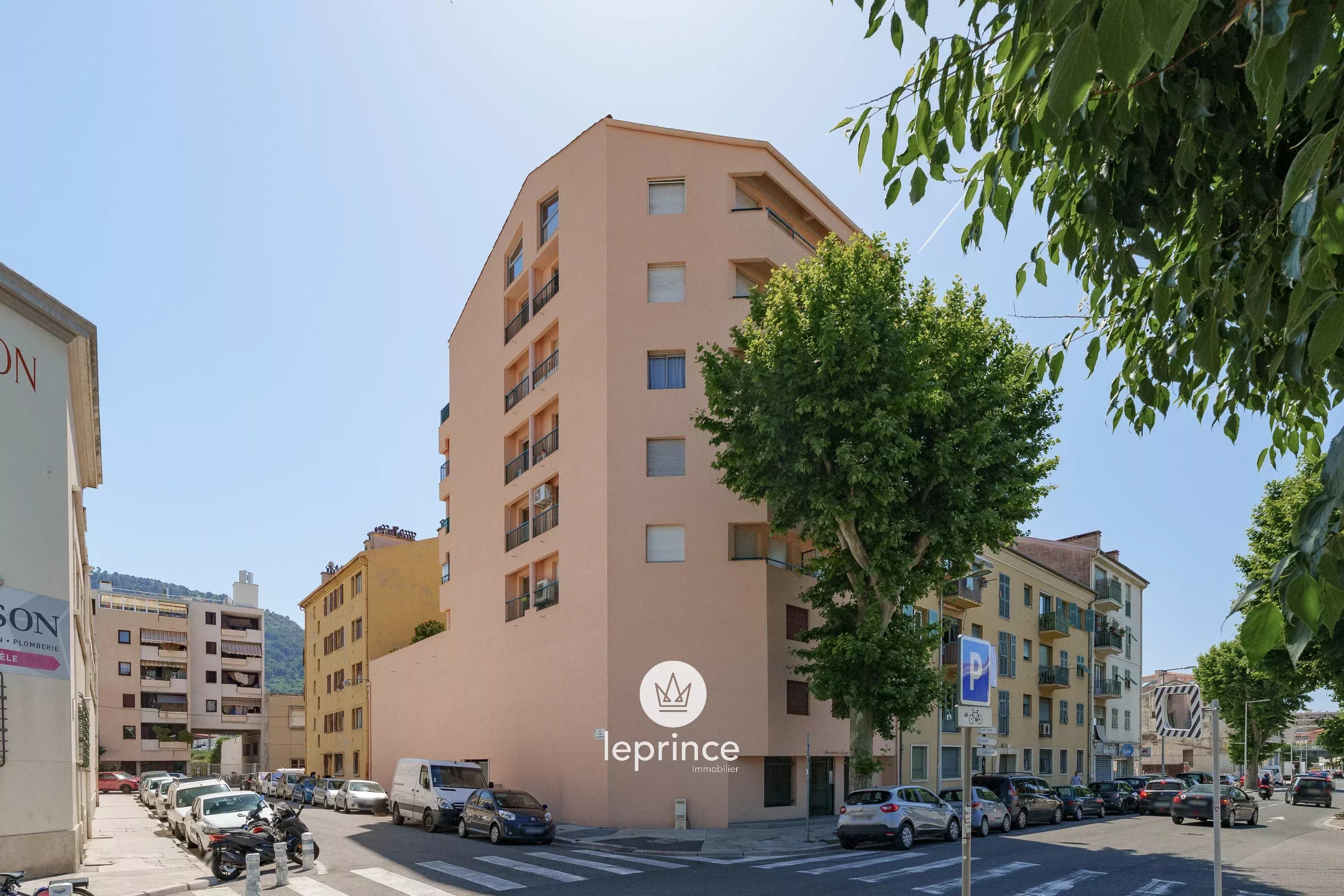 Nice Saint-Roch: 2-Bedroom Apartment – Terrace – Garage & Cellar