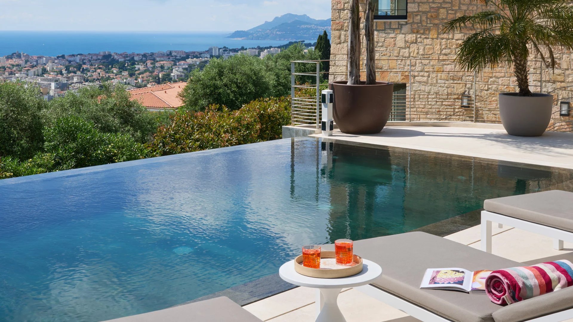 SUPERBE VILLA CONTEMPORAINE