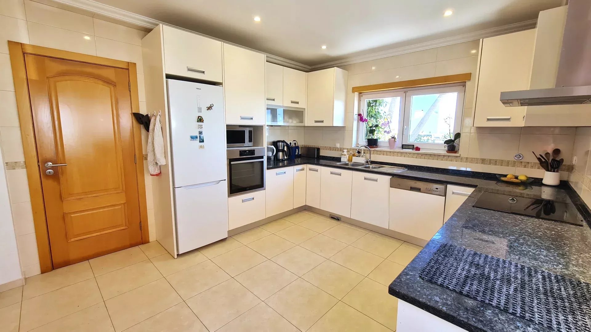 4 Bed. House with Pool, close to the beach 87154066 image 9