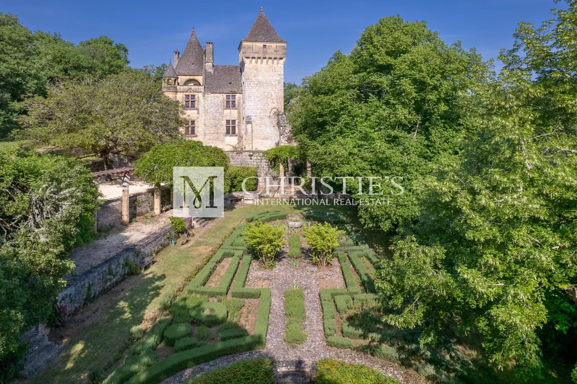 9 Bedroom Chateau's Image 24
