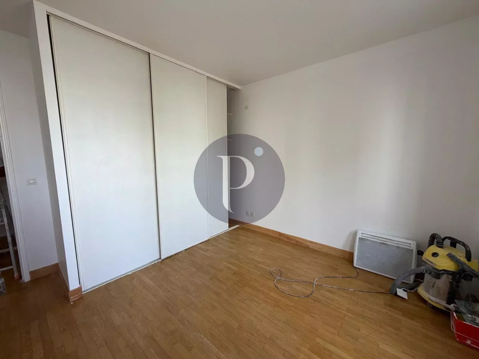 location-appartement-1-piece-le-plessis-robinson-87230432
