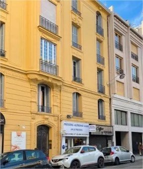 Nice - Alphonse Karr - Studio dernier étage 10 % rentabilité