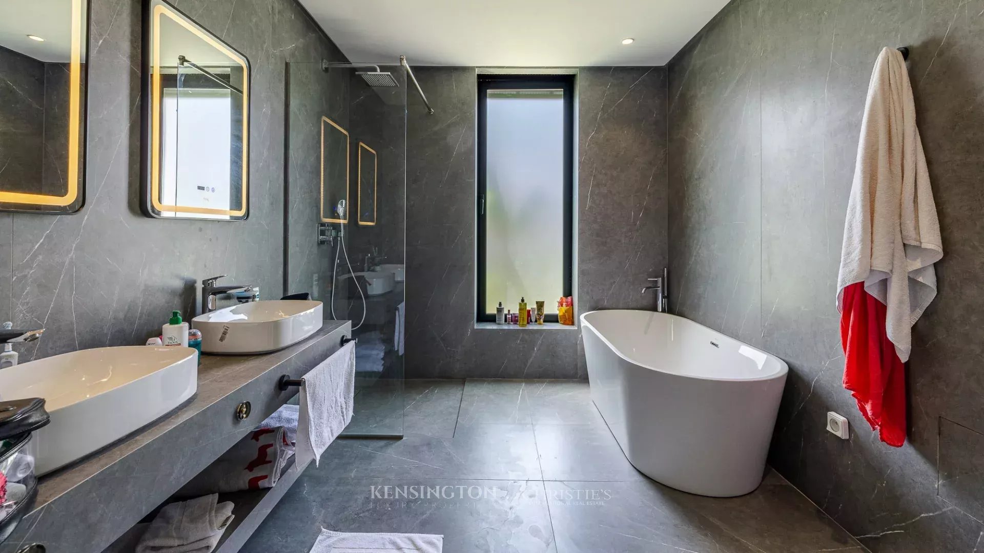 4 Bedroom Villa/Townhouse's Image 30