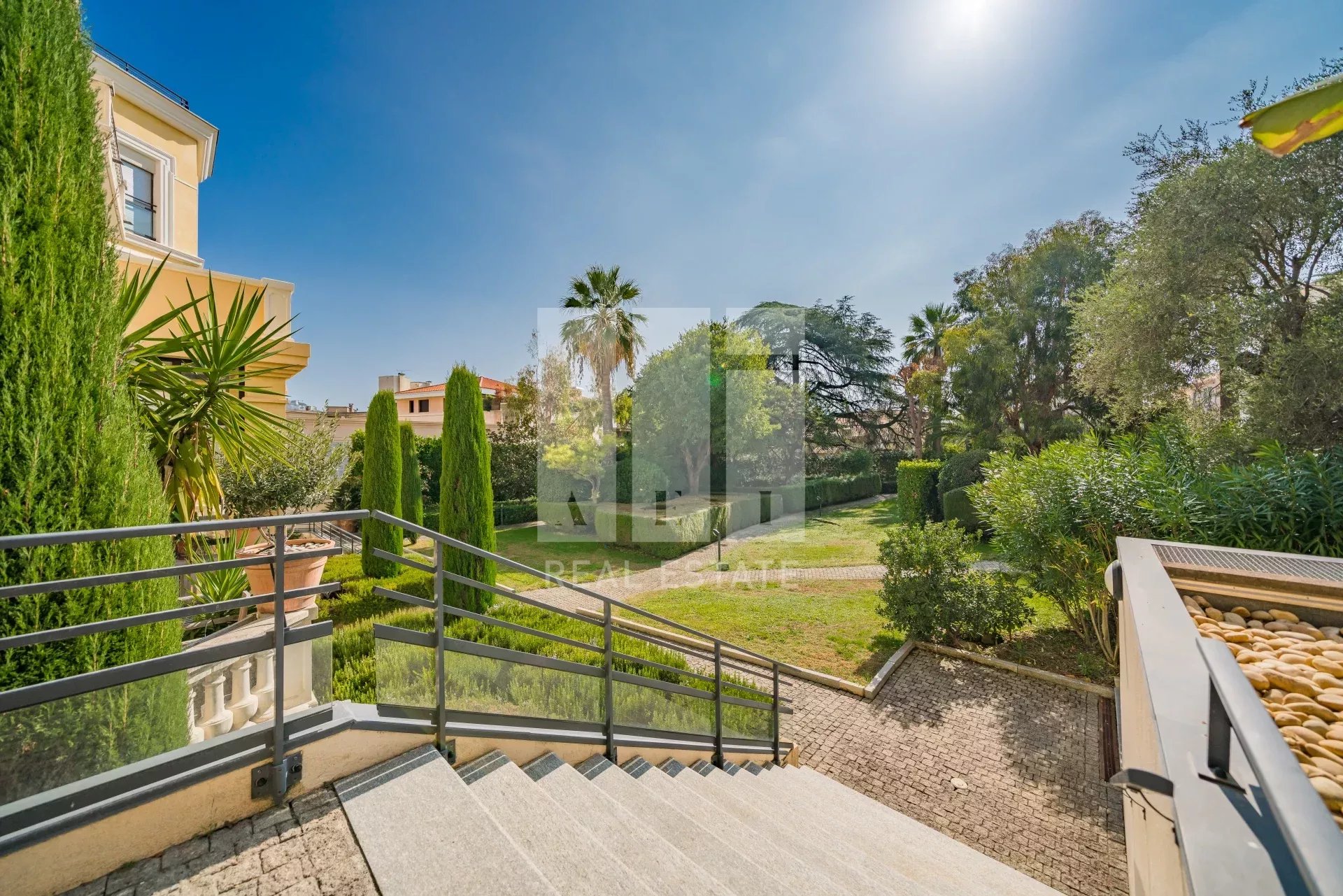 Agence immobilière de AEI REAL ESTATE