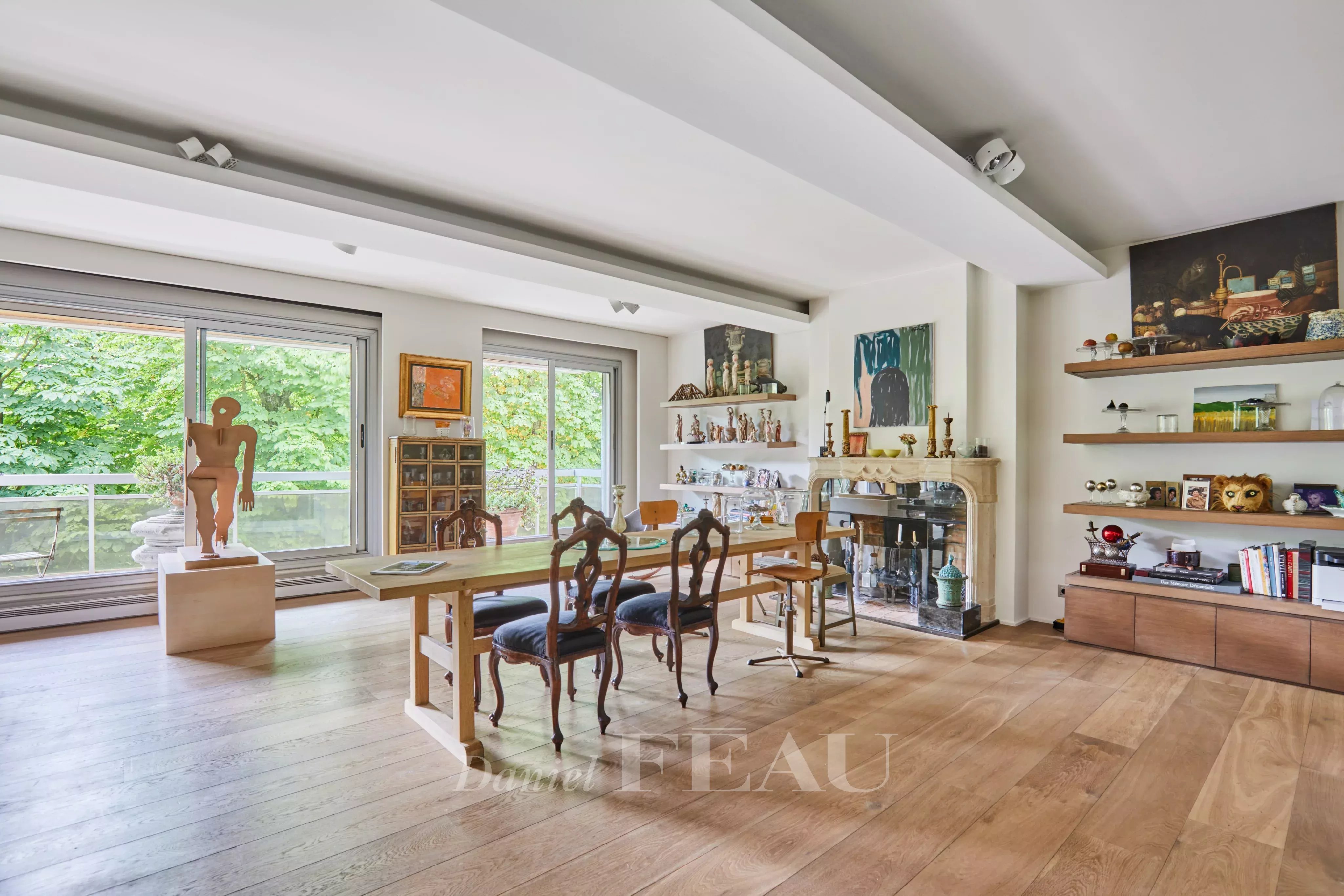 Paris 16th District –  A superb 4-bed apartment with a balcony