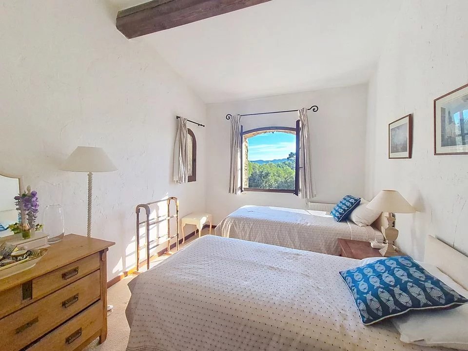 BEAUTIFUL STONE PROPERTY WITH  POOL