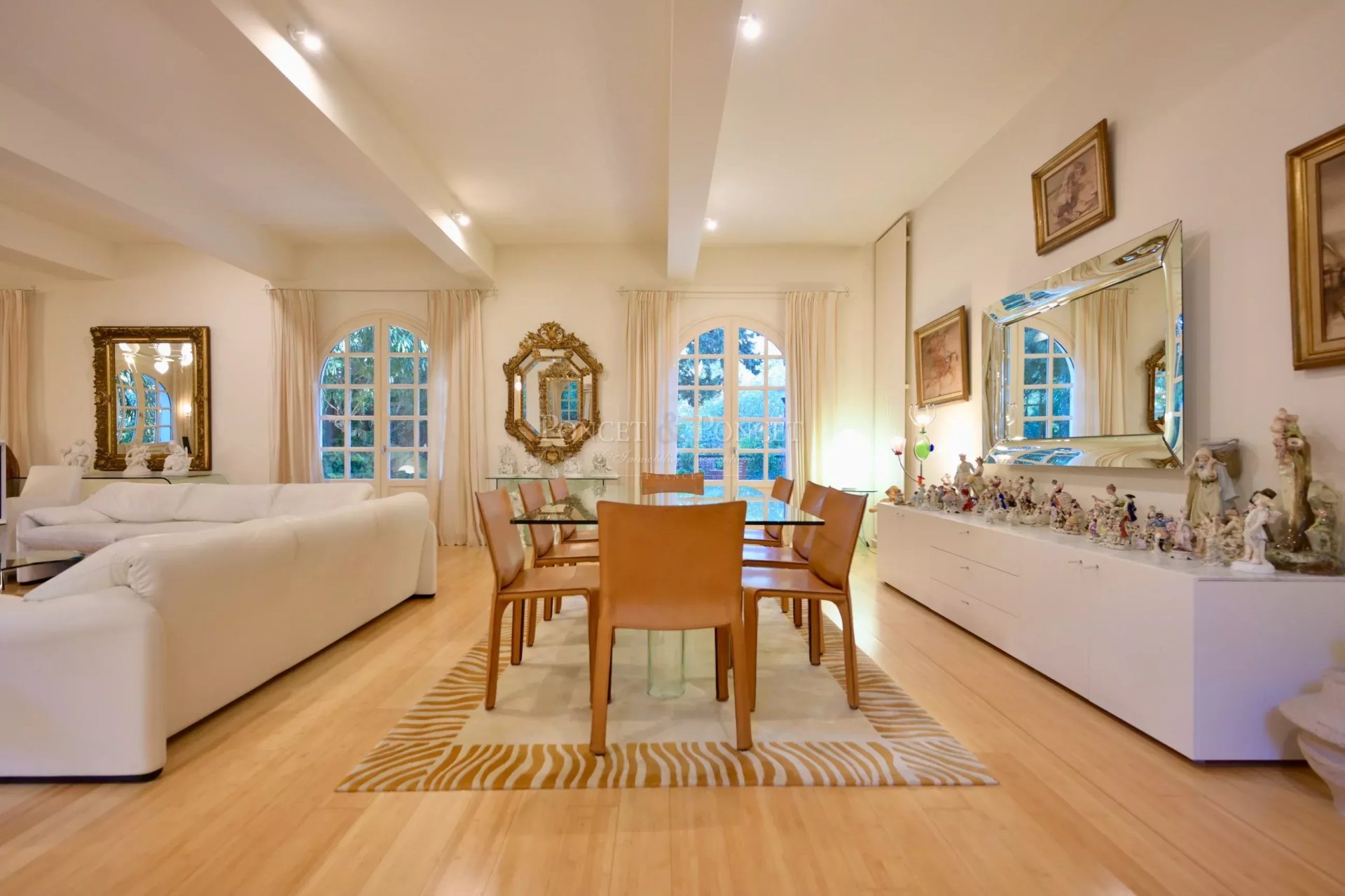 6 Bedroom Villa/Townhouse's Image 4