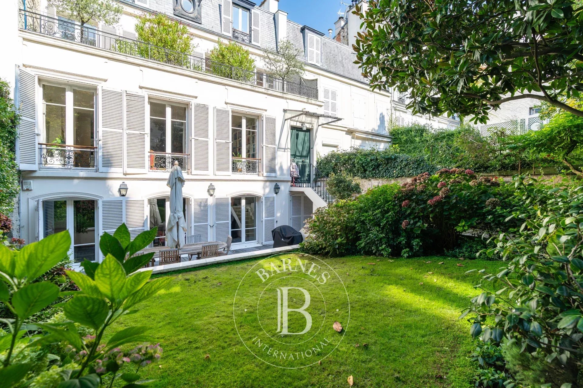 Paris 16 - Private lane - Townhouse with garden - 5 bedrooms - picture 10 title=