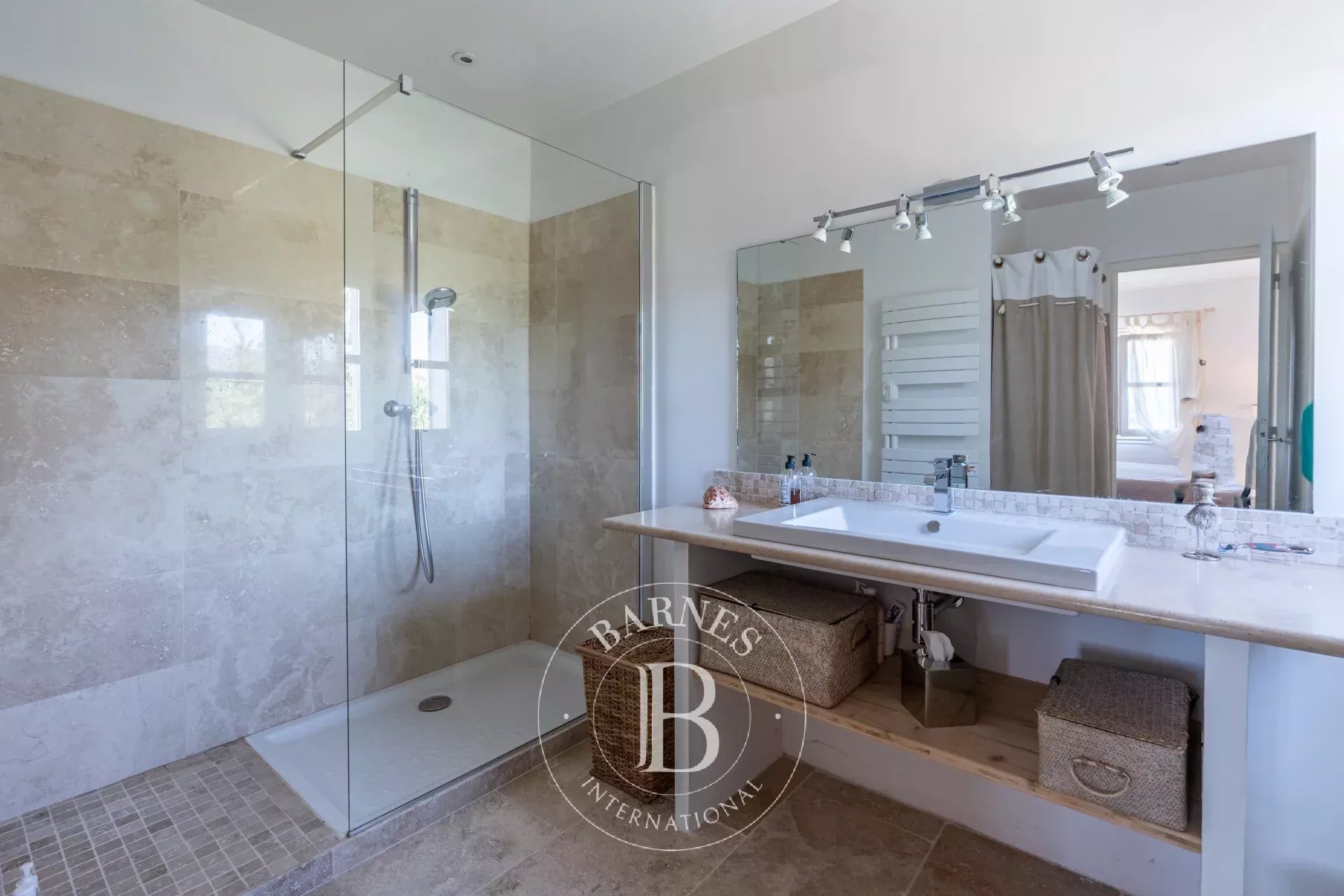 LOURMARIN - PROPERTY - 5 BEDROOMS - SWIMMING POOL - PARK OF 6.5 HA - picture 12